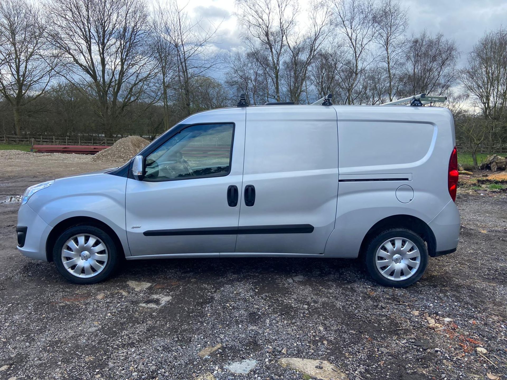 2015/65 REG VAUXHALL COMBO 2300 L2H1 CDTI S/S SPORT 1.25 DIESEL PANEL VAN, SHOWING 0 FORMER KEEPERS - Image 4 of 11