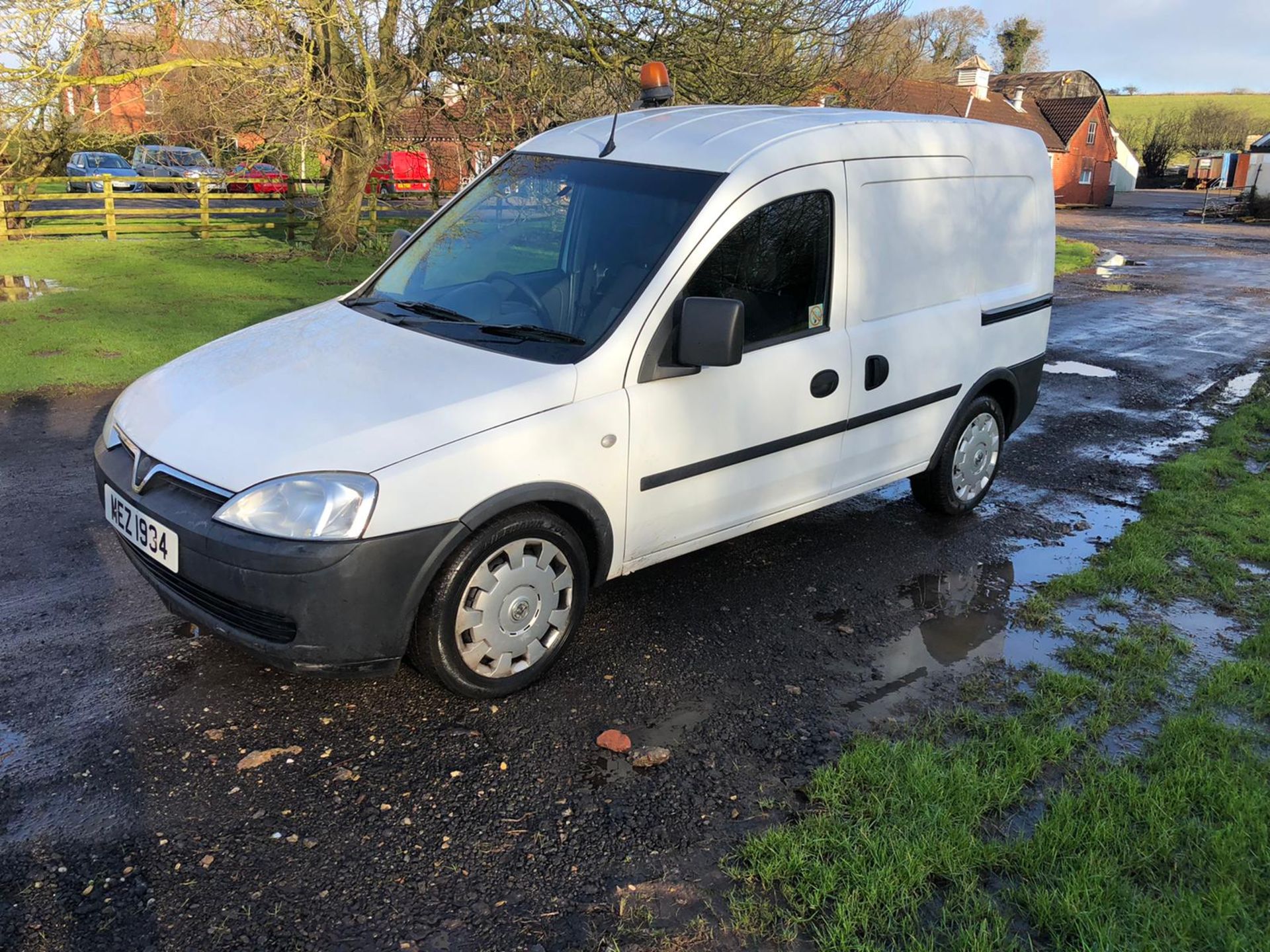 2007 VAUXHALL COMBO 2000 CDTI 1.25 DIESEL WHITE VAN, SHOWING 0 FORMER KEEPERS *NO VAT* - Image 3 of 9