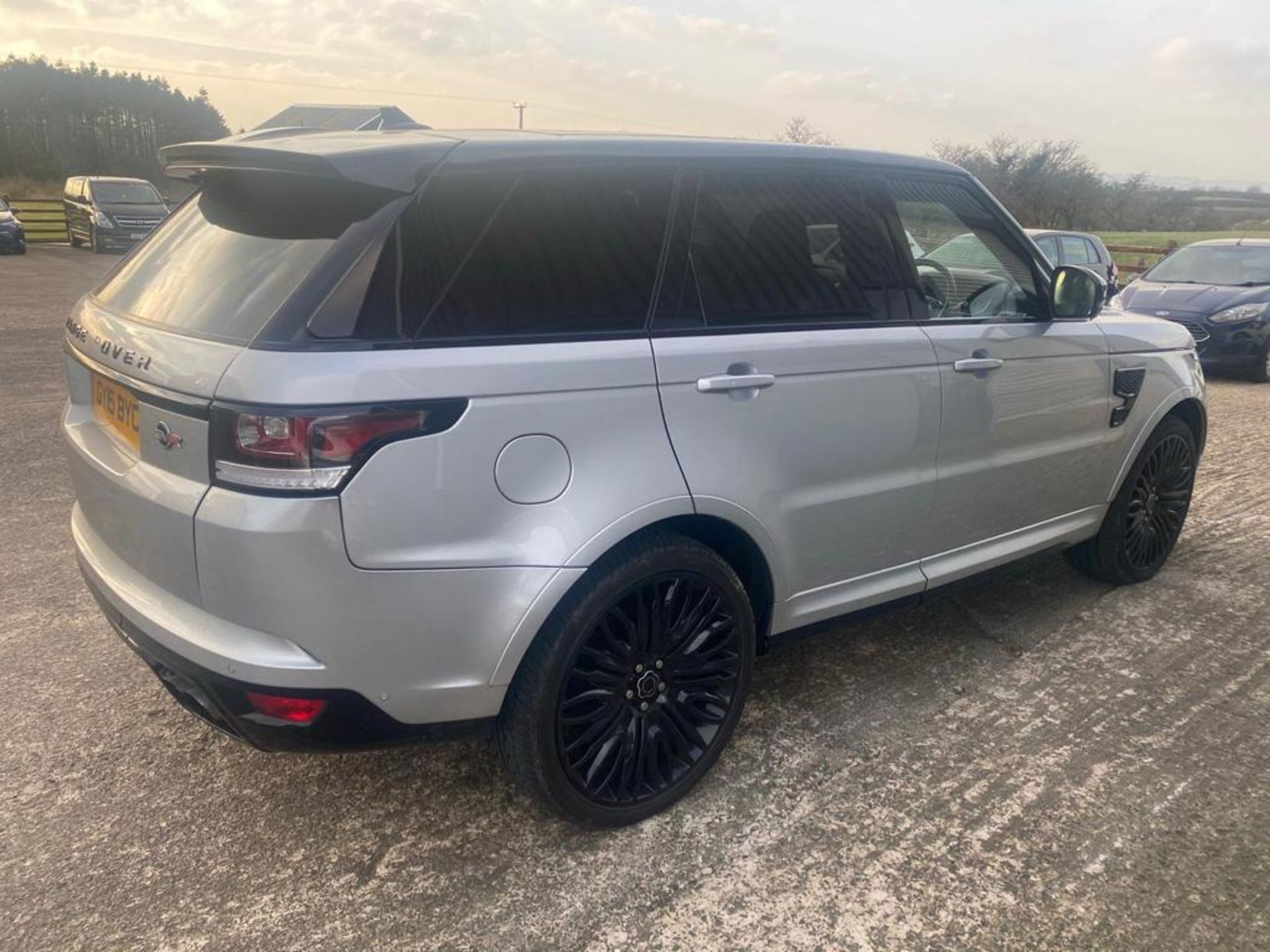 2015/15 REG LAND ROVER RANGE ROVER SPORT SVR V8 AUTOMATIC 5.0 PETROL SILVER *NO VAT* - Image 3 of 8