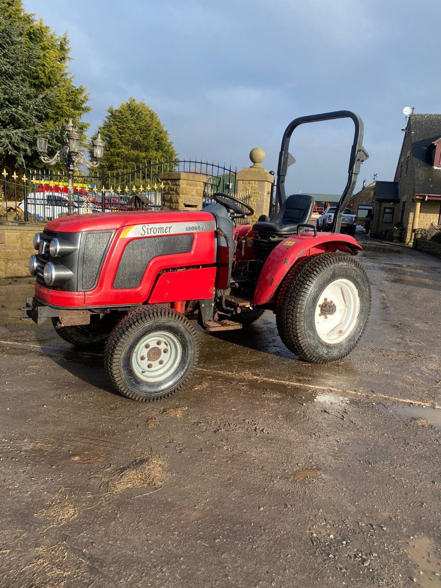SIROMER RD254-A COMPACT TRACTOR, RUNS AND DRIVES, IN USED BUT GOOD CONDITION *PLUS VAT* - Image 3 of 7