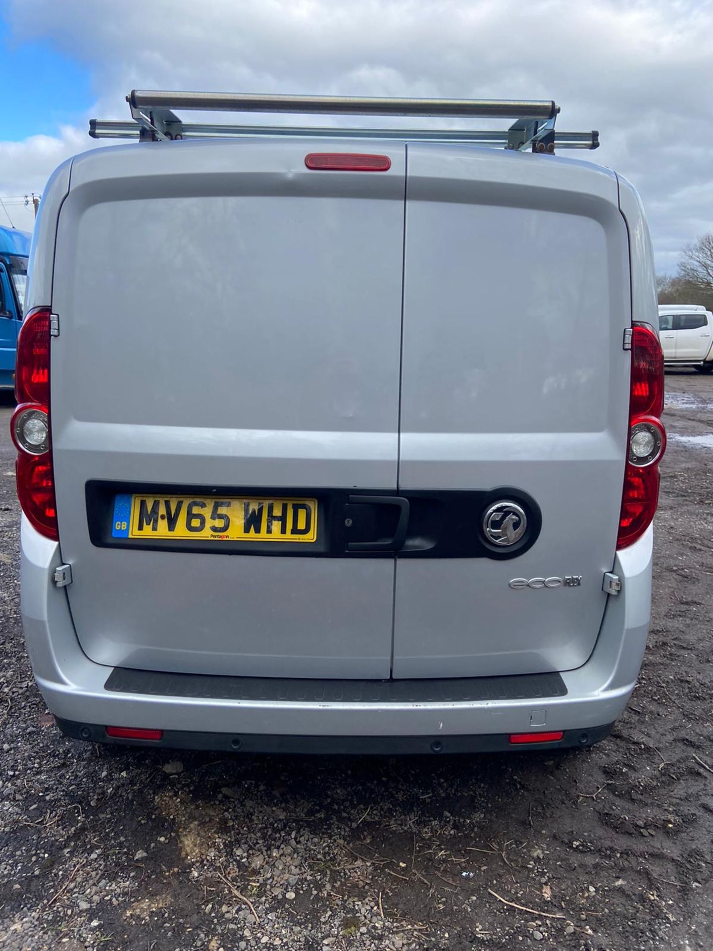 2015/65 REG VAUXHALL COMBO 2300 L2H1 CDTI S/S SPORT 1.25 DIESEL PANEL VAN, SHOWING 0 FORMER KEEPERS - Image 6 of 11