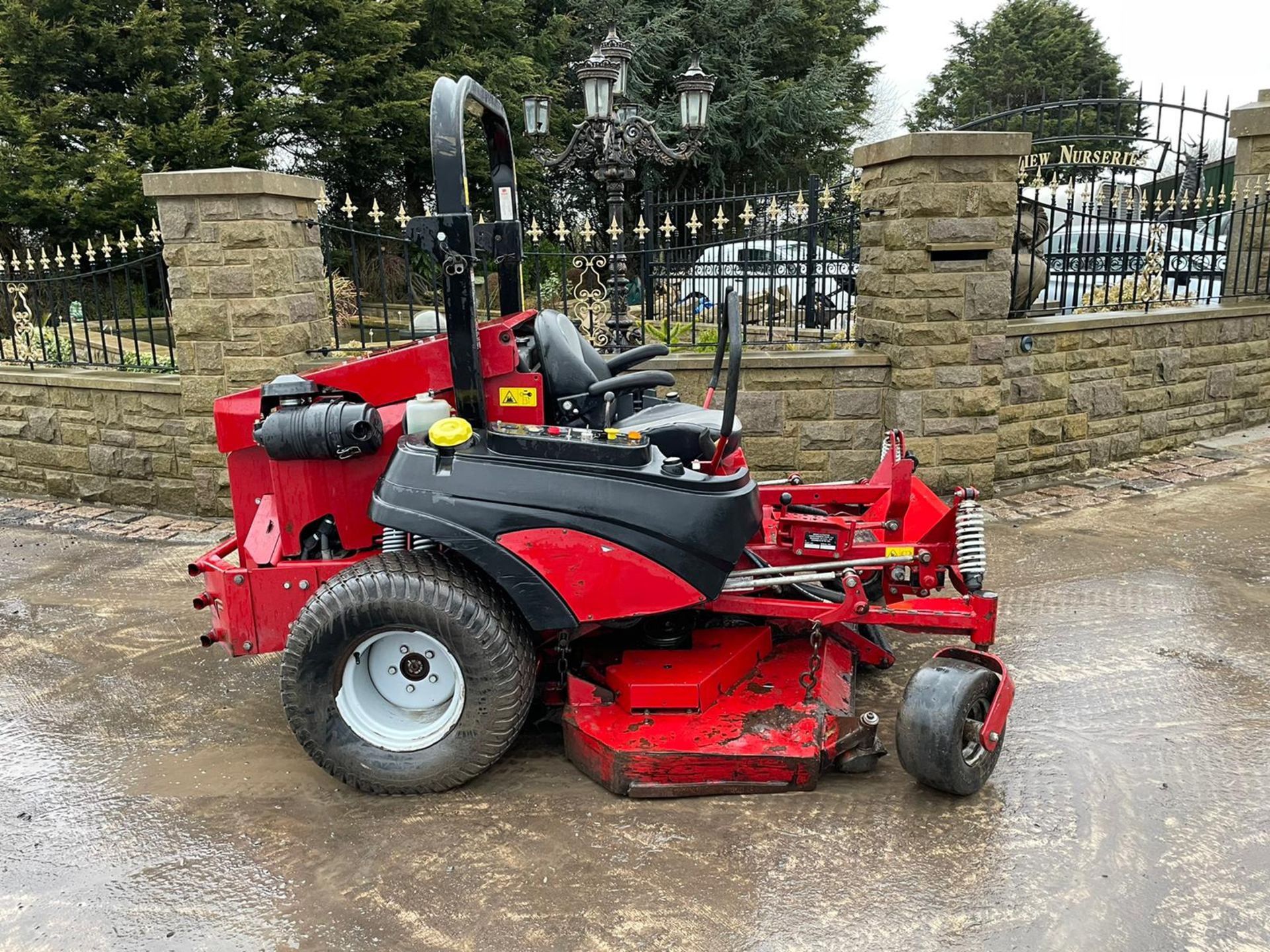 2012 FERRIS IS5000Z ZERO TURN MOWER, RUNS, DRIVES AND CUTS, IN USED BUT GOOD CONDITION *NO VAT*