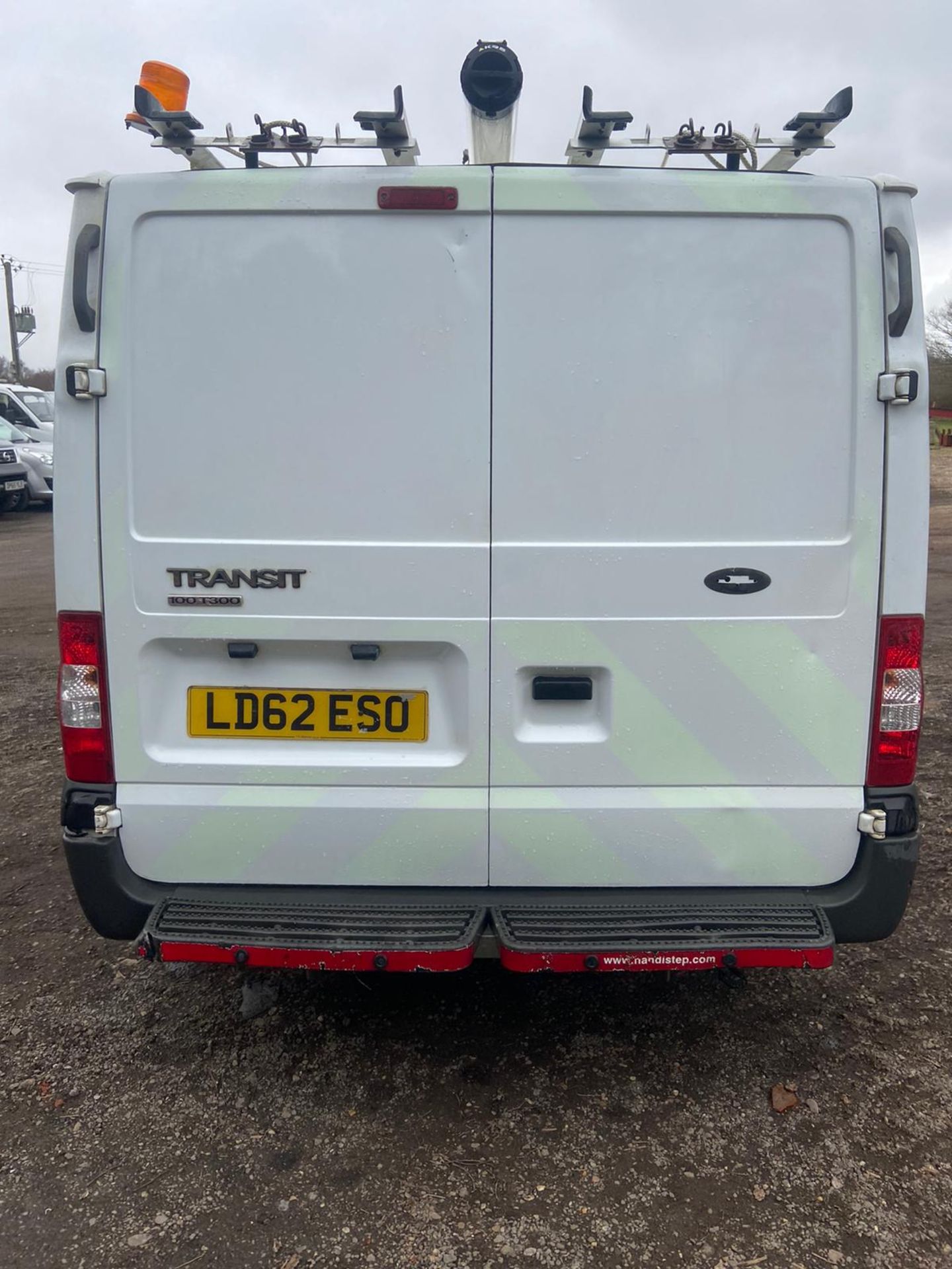 2012/62 REG FORD TRANSIT 100 T300 FWD 2.2 DIESEL WHITE PANEL VAN, SHOWING 0 FORMER KEEPERS *PLUS VAT - Image 6 of 12