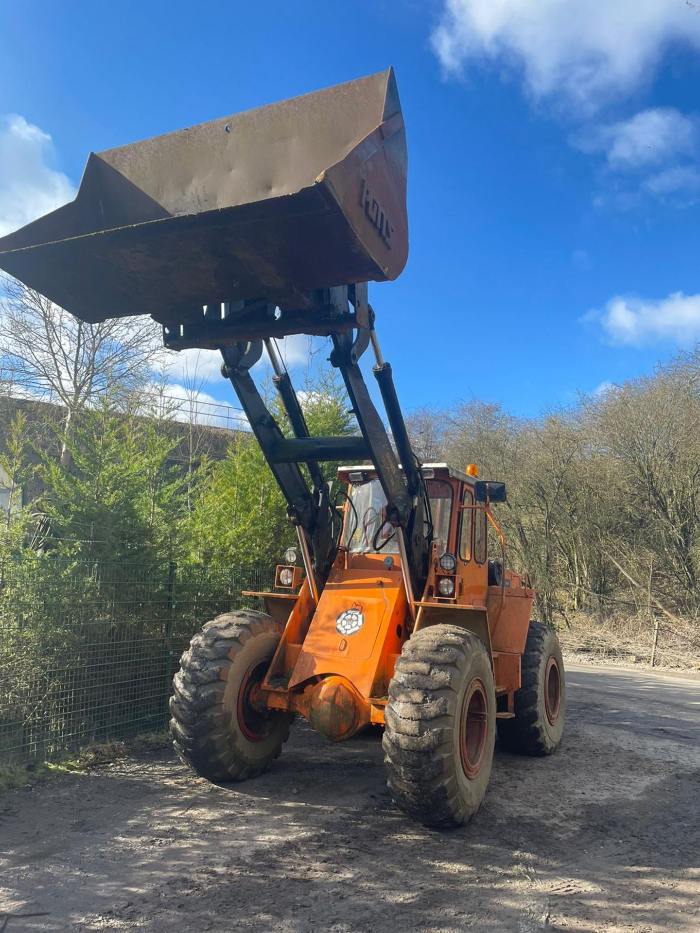 VOLVO BM4400 LOADING SHOVEL, RUNS AND WORKS WELL, GOOD TYRES *PLUS VAT* - Image 3 of 5