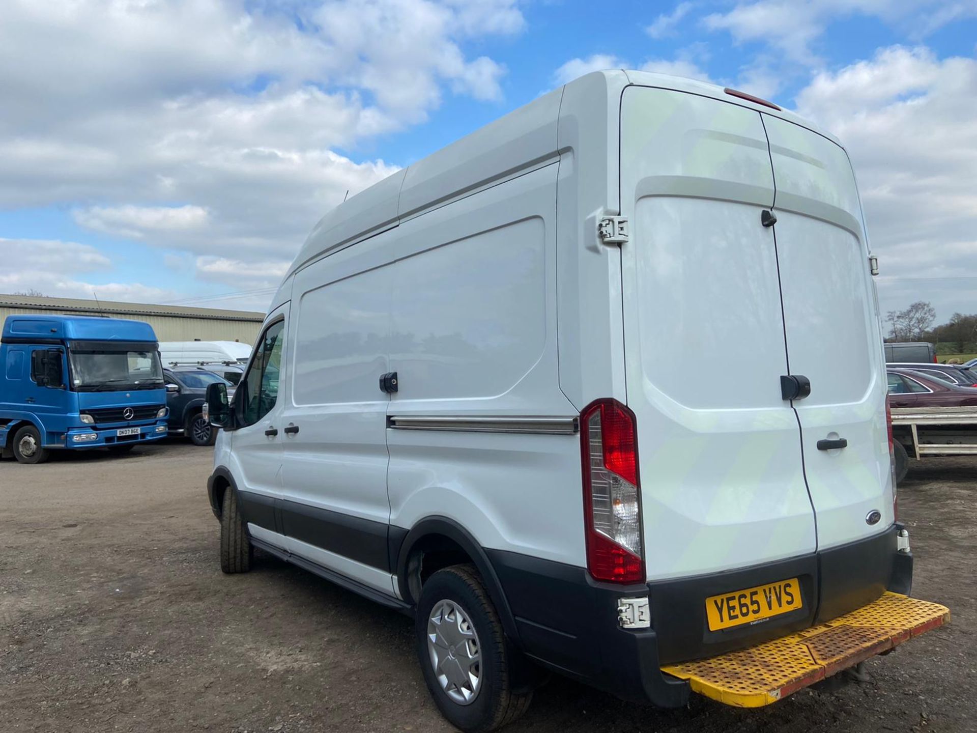 2015/65 REG FORD TRANSIT 350 2.2 DIESEL WORKSHOP PANEL VAN, SHOWING 0 FORMER KEEPERS *PLUS VAT* - Image 4 of 14