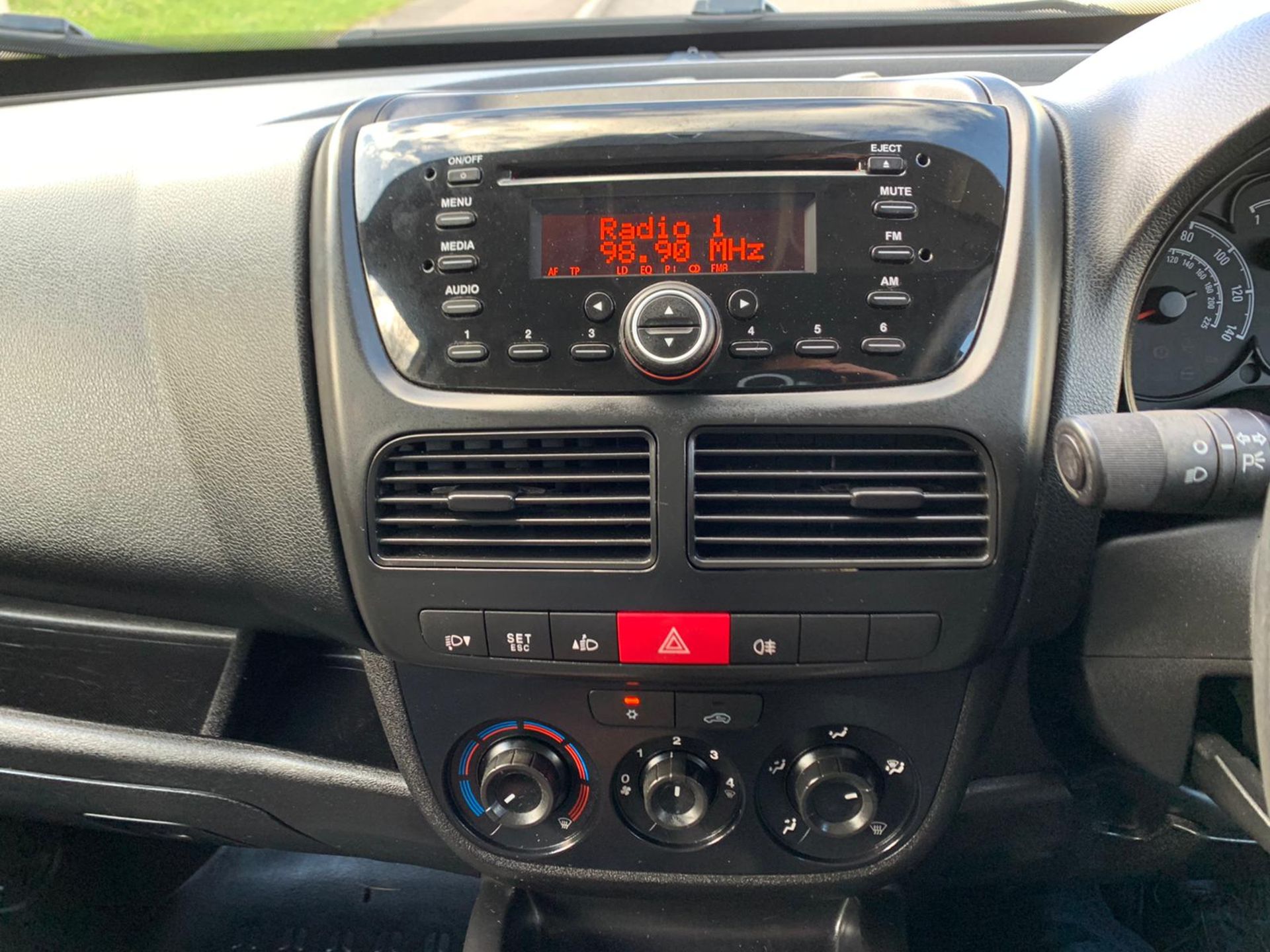 2014/14 REG VAUXHALL COMBO 2000 L1H1 CDTI S/S SPORT 1.25 DIESEL PANEL VAN, SHOWING 2 FORMER KEEPERS - Image 10 of 16