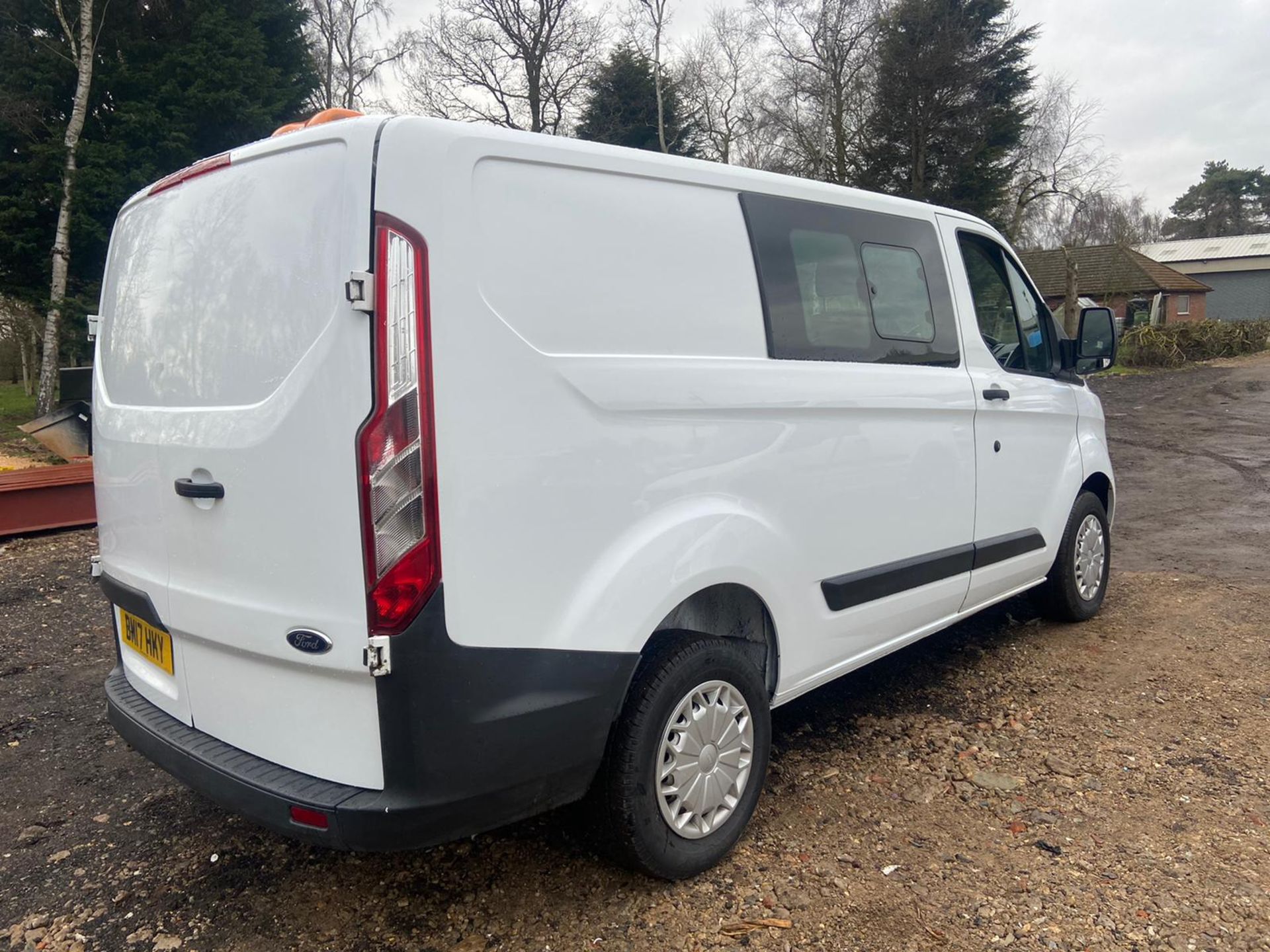 2017/17 REG FORD TRANSIT CUSTOM 290 2.0 DIESEL WHITE CREW VAN, SHOWING 0 FORMER KEEPERS *PLUS VAT* - Image 7 of 11