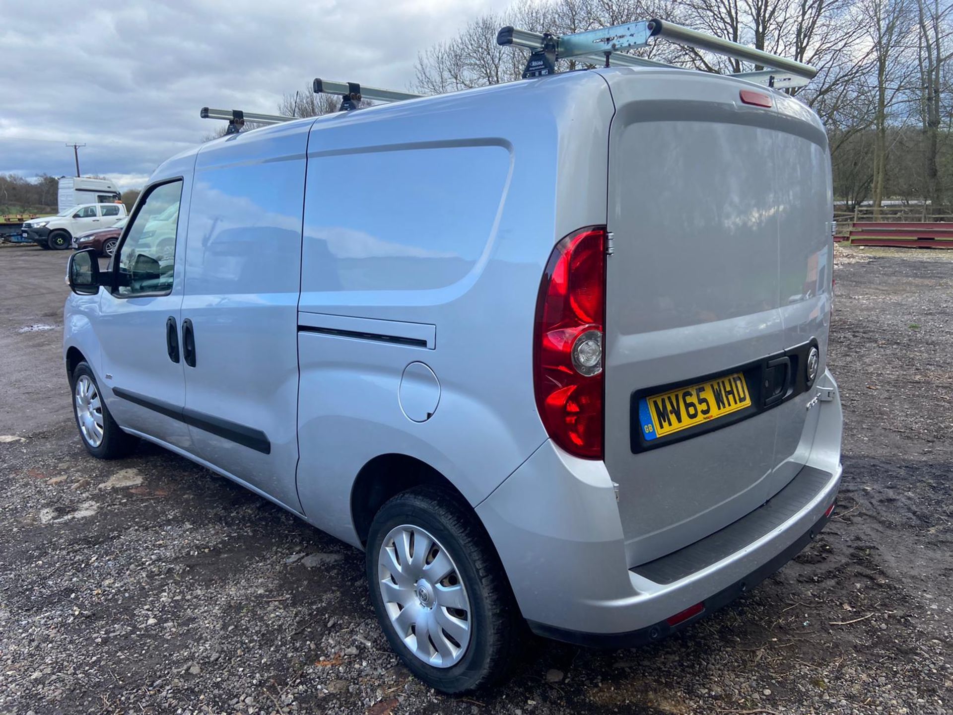 2015/65 REG VAUXHALL COMBO 2300 L2H1 CDTI S/S SPORT 1.25 DIESEL PANEL VAN, SHOWING 0 FORMER KEEPERS - Image 5 of 11