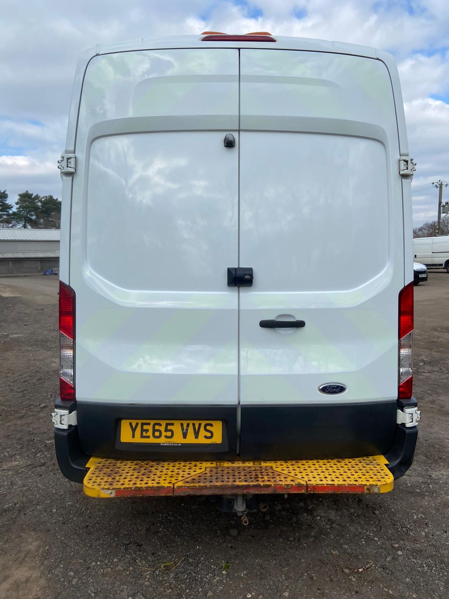 2015/65 REG FORD TRANSIT 350 2.2 DIESEL WORKSHOP PANEL VAN, SHOWING 0 FORMER KEEPERS *PLUS VAT* - Image 6 of 14