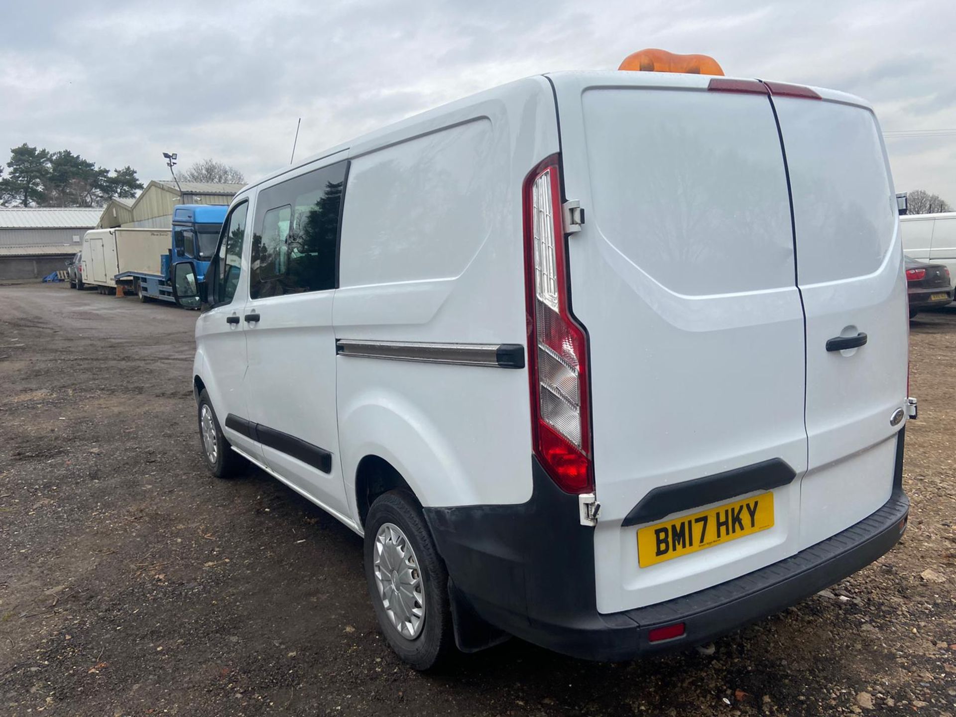 2017/17 REG FORD TRANSIT CUSTOM 290 2.0 DIESEL WHITE CREW VAN, SHOWING 0 FORMER KEEPERS *PLUS VAT* - Image 5 of 11