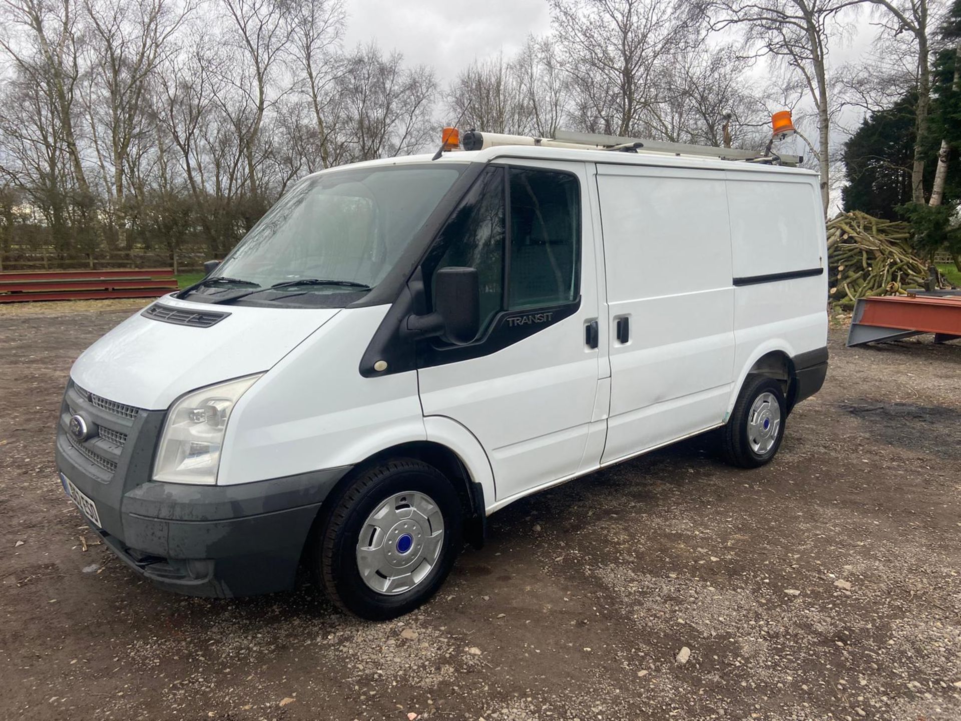 2012/62 REG FORD TRANSIT 100 T300 FWD 2.2 DIESEL WHITE PANEL VAN, SHOWING 0 FORMER KEEPERS *PLUS VAT - Image 3 of 12