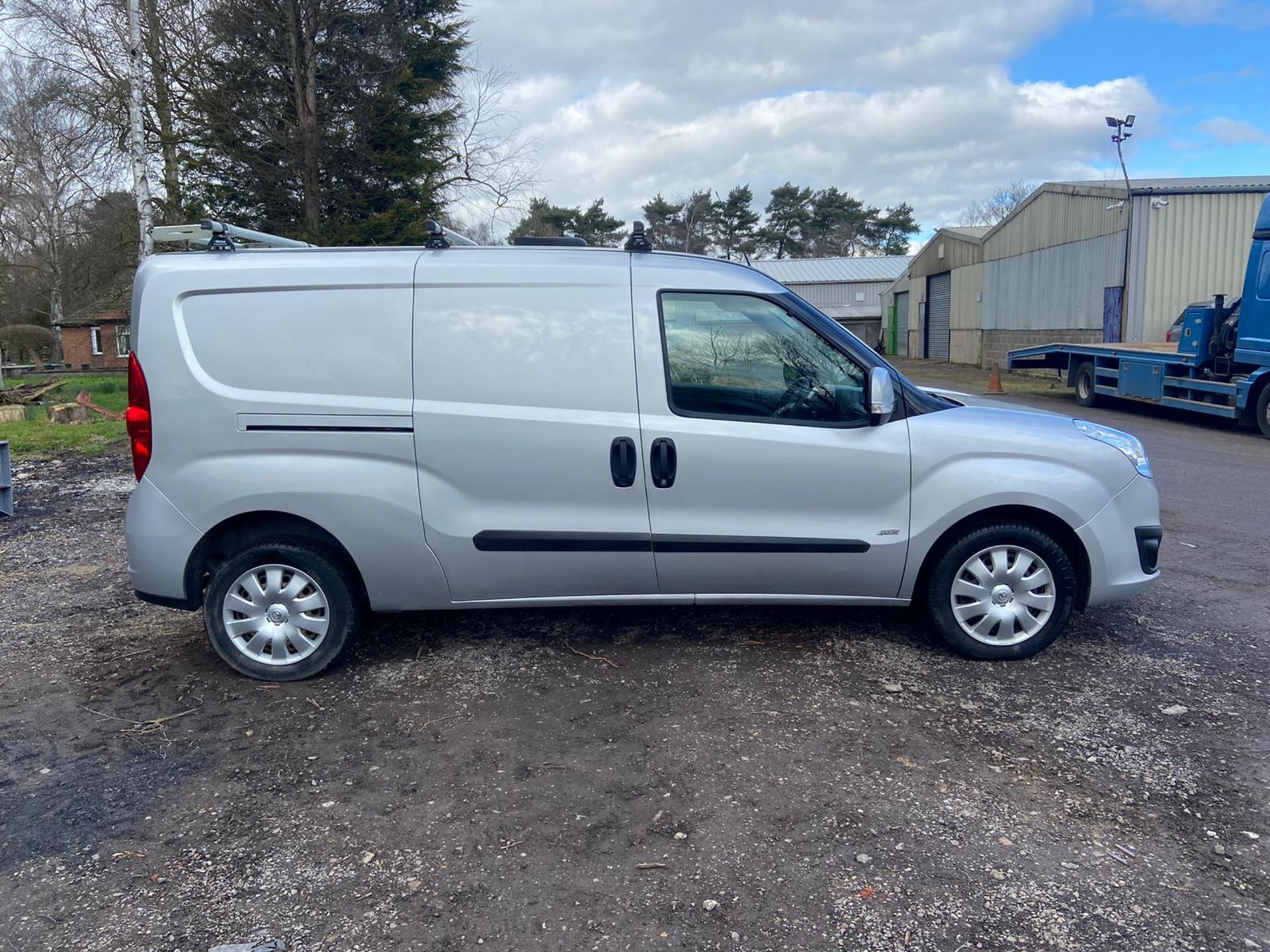 2015/65 REG VAUXHALL COMBO 2300 L2H1 CDTI S/S SPORT 1.25 DIESEL PANEL VAN, SHOWING 0 FORMER KEEPERS - Image 8 of 11