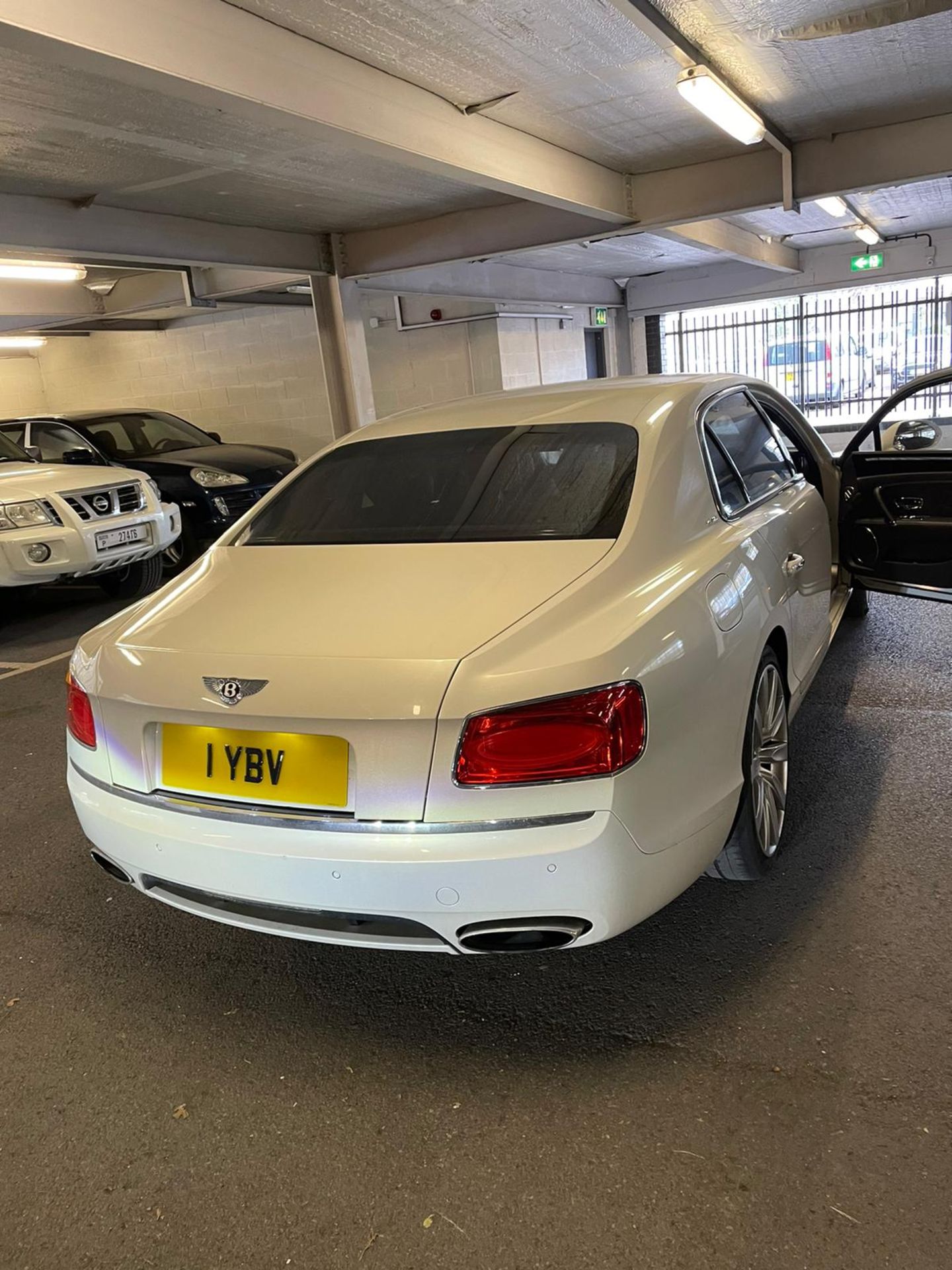 2014 Bentley Flying Spur W12 6 Litre 616bhp Mulliner pack 9,800miles ONLY White pearlescent NO VAT * - Image 4 of 8