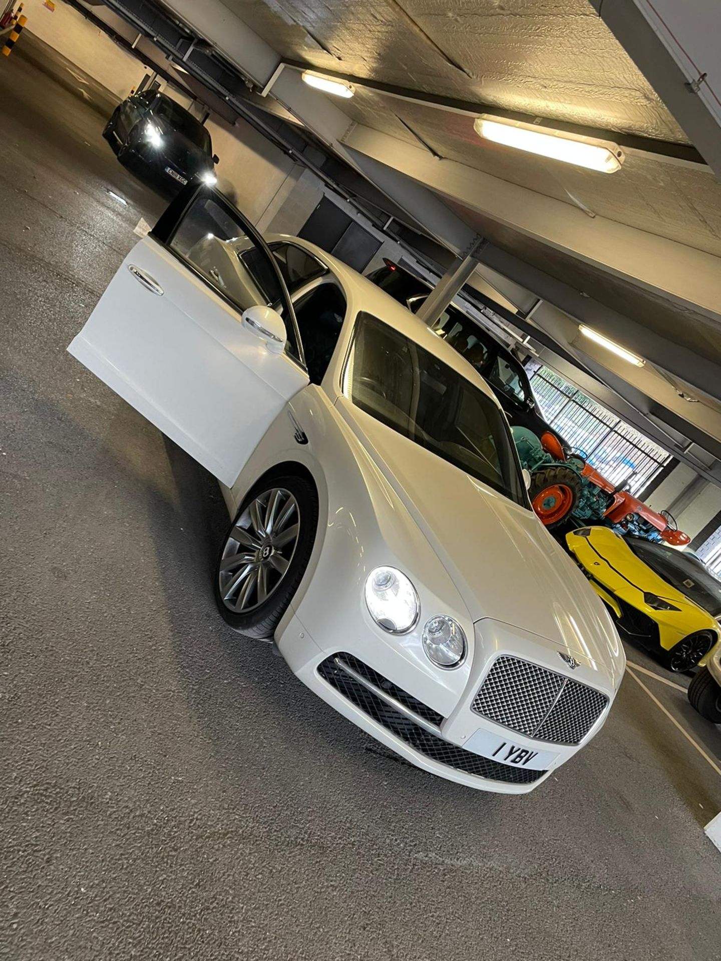 2014 Bentley Flying Spur W12 6 Litre 616bhp Mulliner pack 9,800miles ONLY White pearlescent NO VAT * - Image 3 of 8