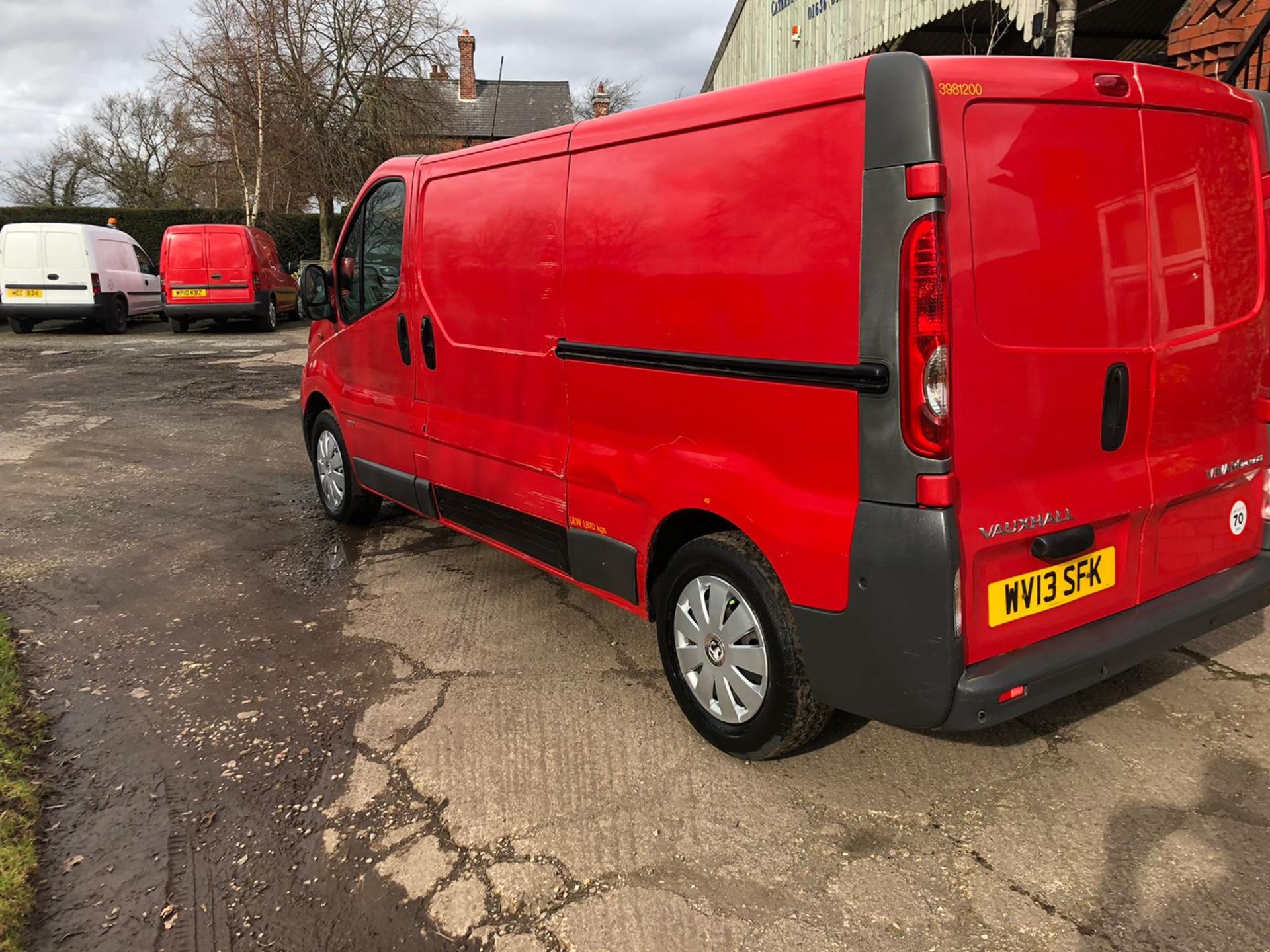 2013/13 REG VAUXHALL VIVARO 2900 ECOFLEX CDTI LWB 2.0 DIESEL RED PANEL VAN, SHOWING 0 FORMER KEEPERS - Image 3 of 10