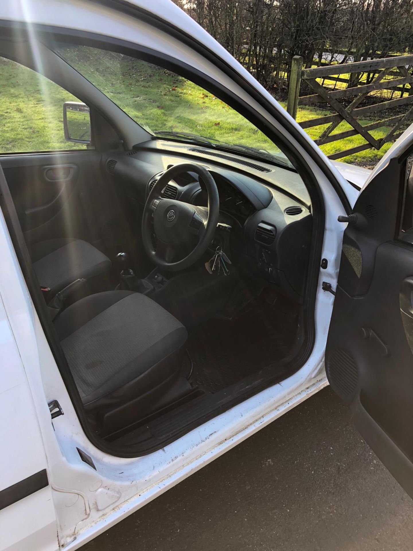 2007 VAUXHALL COMBO 2000 CDTI 1.25 DIESEL WHITE VAN, SHOWING 0 FORMER KEEPERS *NO VAT* - Image 8 of 9