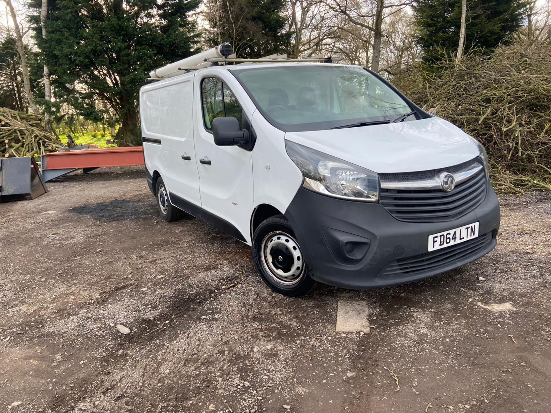 2014 (64) VIVARO 2900 CDTI ECOFLEX, 1.6 DIESEL WHITE PANEL VAN, SHOWING 0 KEEPERS, PLUS VAT - Image 2 of 11