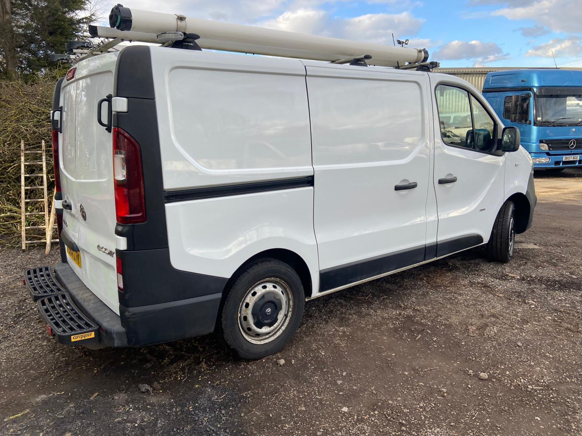 2014 (64) VIVARO 2900 CDTI ECOFLEX, 1.6 DIESEL WHITE PANEL VAN, SHOWING 0 KEEPERS, PLUS VAT - Image 6 of 11