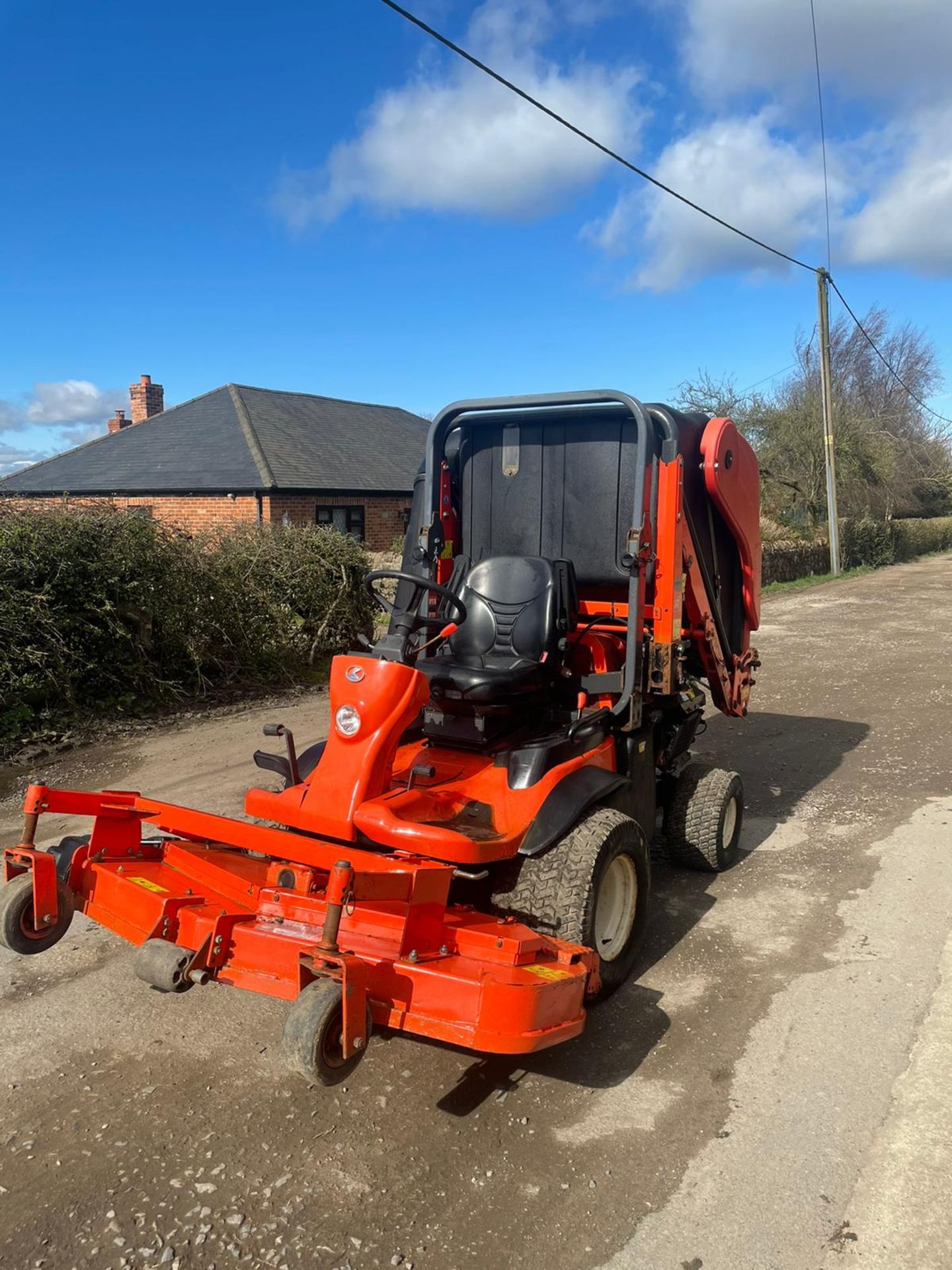 2011 KUBOTA F3680 OUT FRONT RIDE ON LAWN MOWER HIGH TIP COLLECTOR, 4 WHEEL DRIVE, PLUS VAT - Image 3 of 7