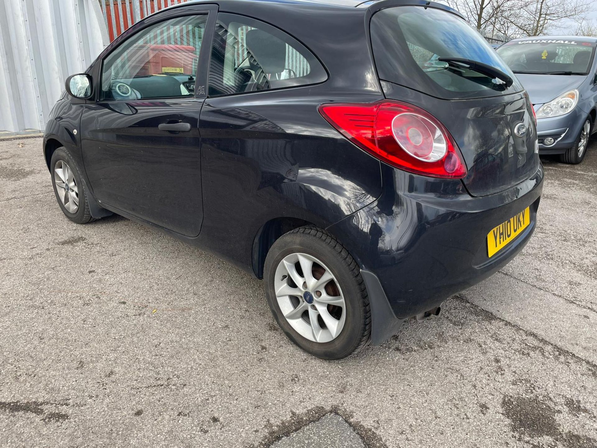 2010 FORD KA STUDIO, BLACK, MANUAL PETROL, 3 DOOR HATCHBACK, 4 PREVIOUS KEEPERS, NO VAT - Image 4 of 9