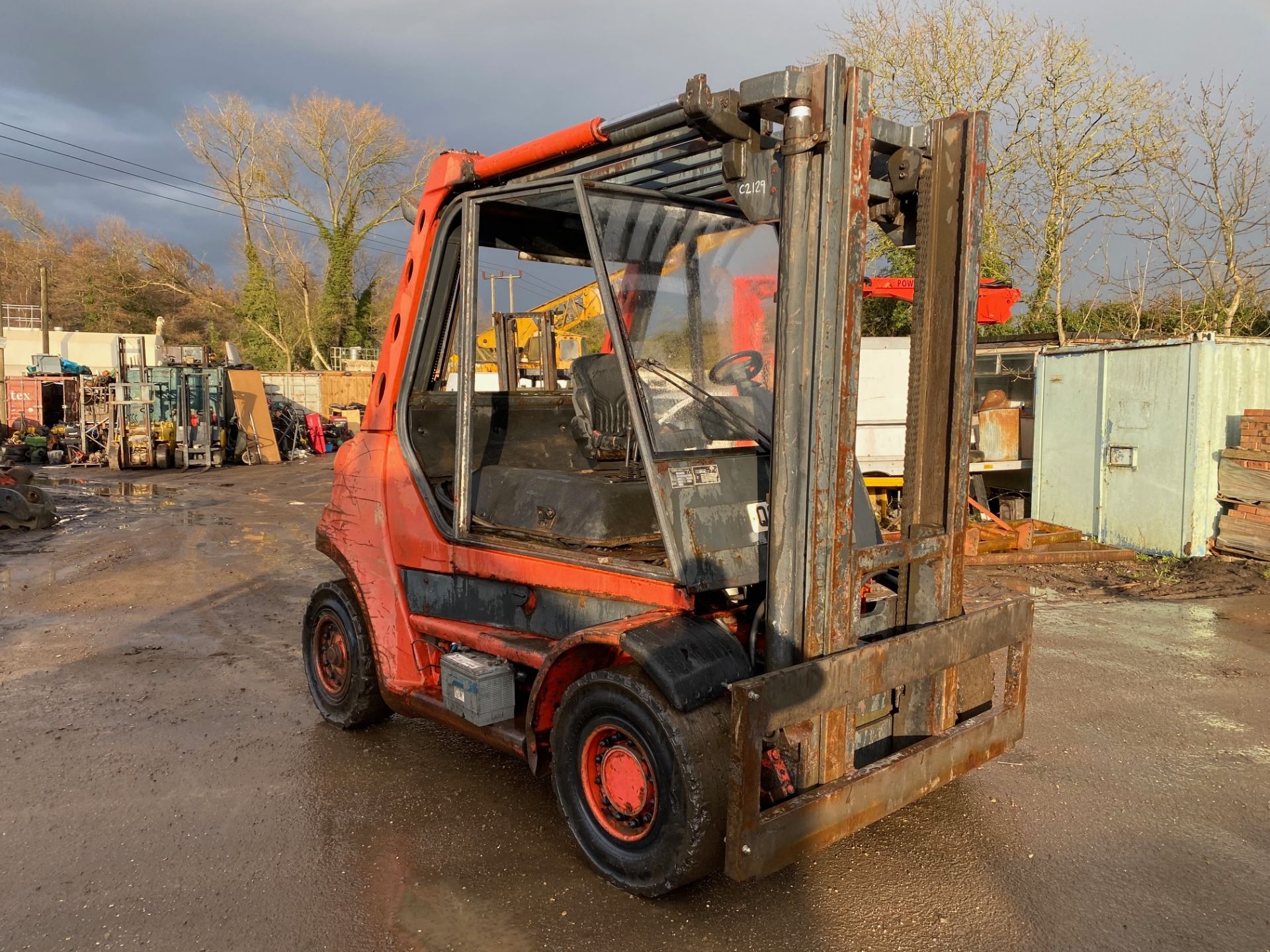 1998 Linde H60D forklift, 8200 hours, Deutz 6 cylinder engine Forks will be included with the truck - Image 4 of 5