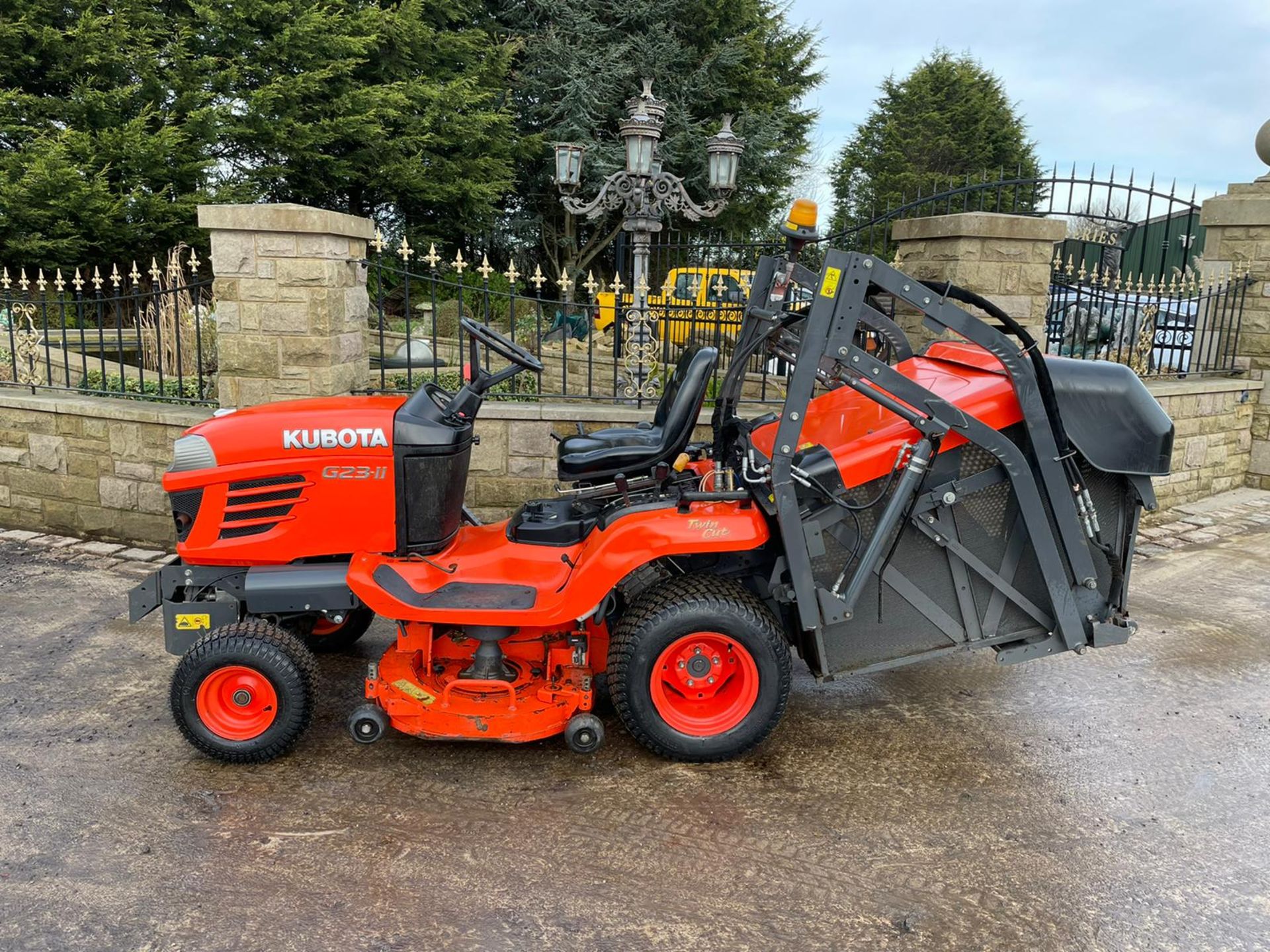 2013/62 KUBOTA G23-II HD RIDE ON MOWER, RUNS, DRIVES, CUTS, CLEAN MACHINE, HIGH TIP DUMP *PLUS VAT* - Image 5 of 6