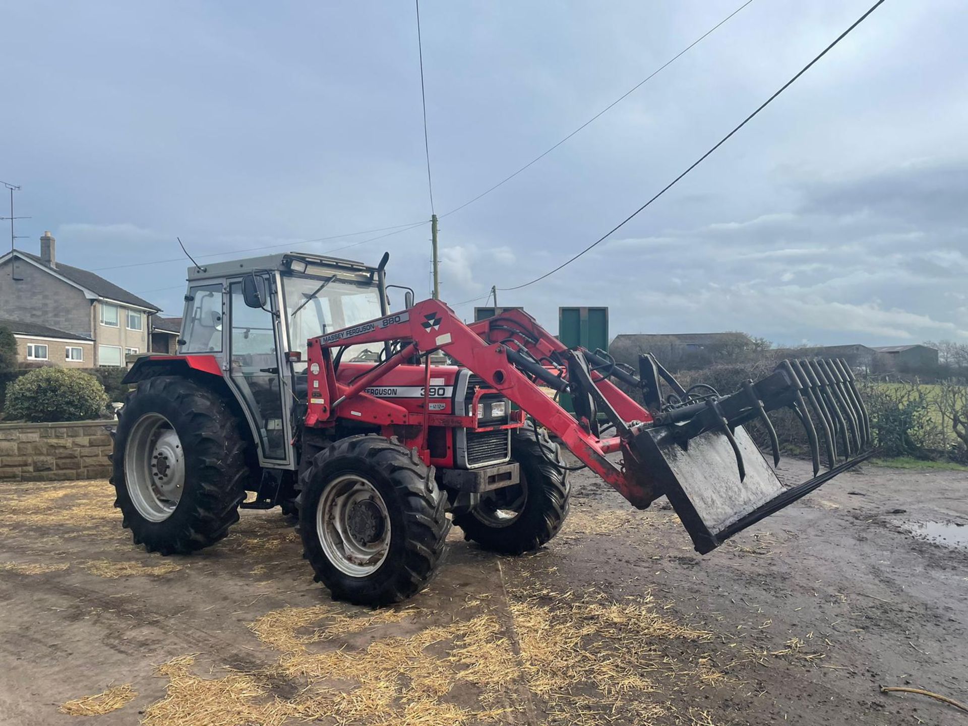 MASSEY FERGUSON 390 TRACTOR WITH LOADER AND GRAB, RUNS, DRIVES AND LIFTS *PLUS VAT* - Image 3 of 12