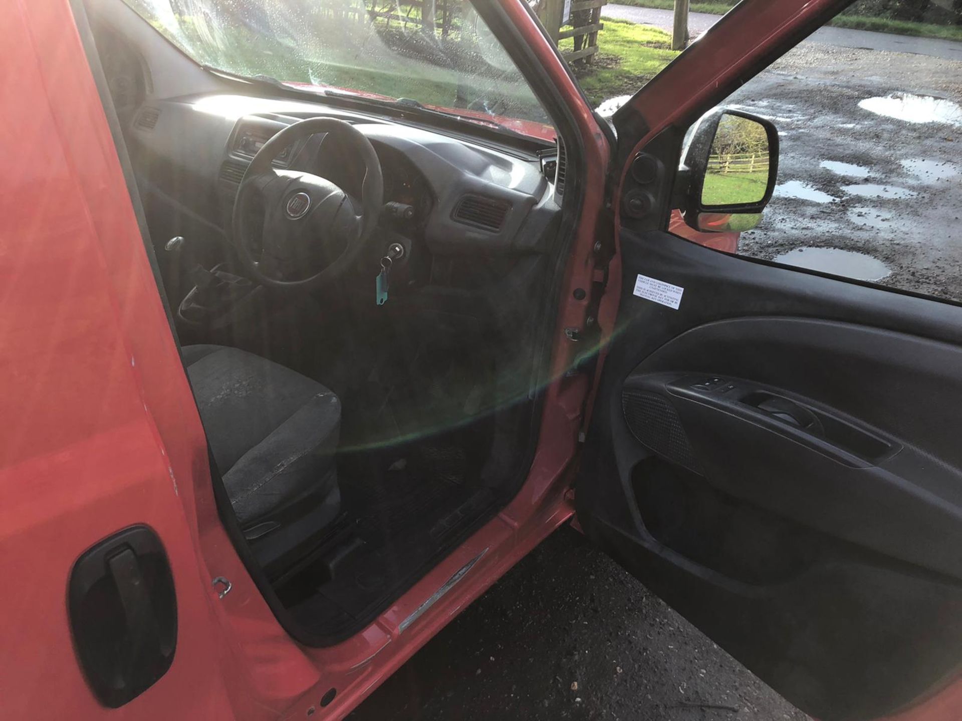 2014/14 REG FIAT DOBLO 16V MULTIJET 1.25 DIESEL RED PANEL VAN, SHOWING 0 FORMER KEEPERS *PLUS VAT* - Image 11 of 12