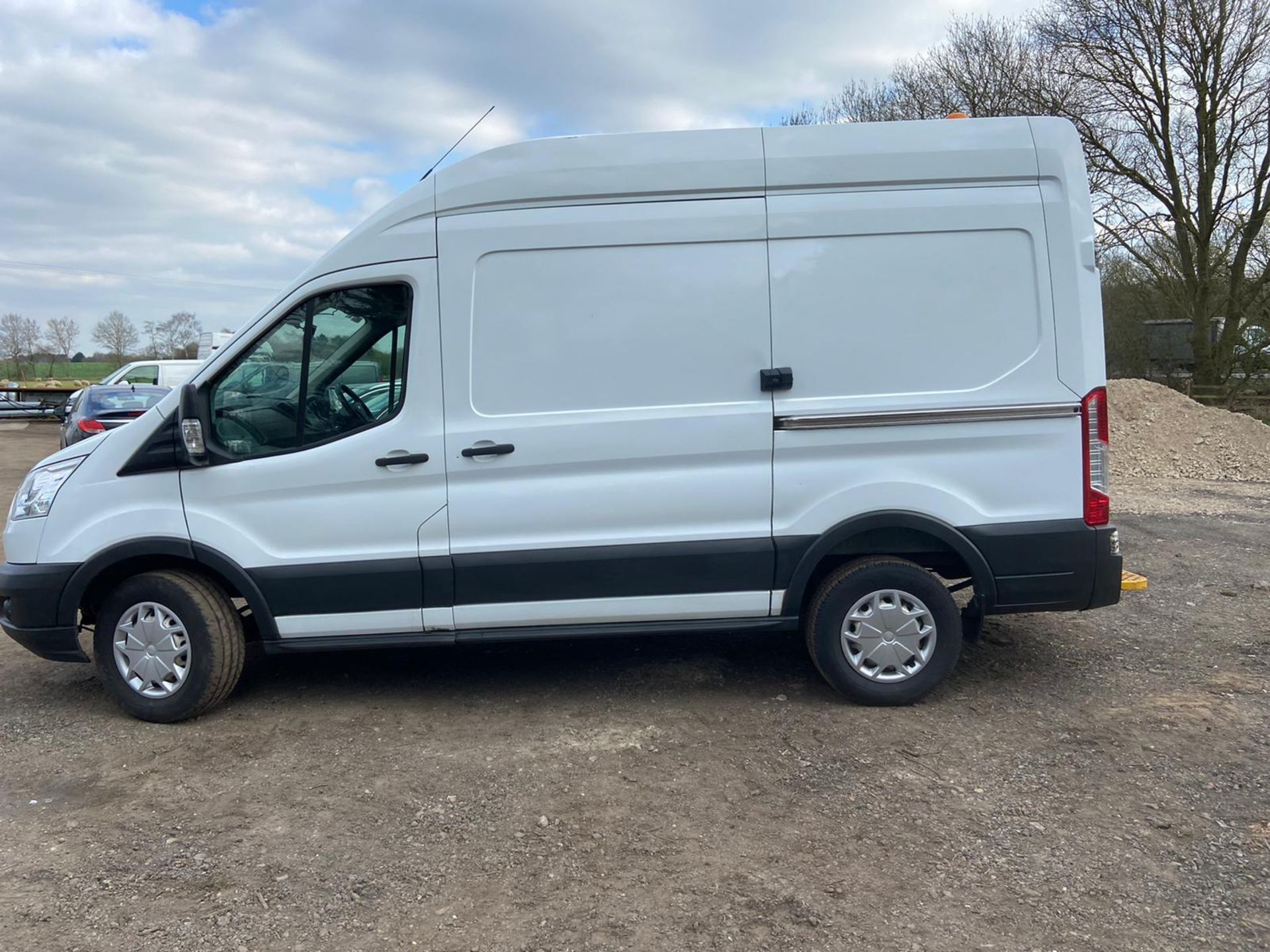 2015/65 REG FORD TRANSIT 350 2.2 DIESEL WORKSHOP PANEL VAN, SHOWING 0 FORMER KEEPERS *PLUS VAT* - Image 5 of 14