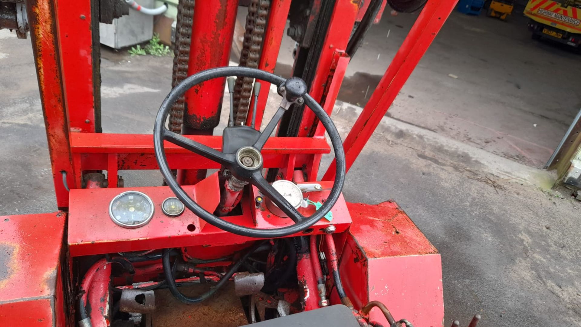 MANITOU MCE-30c 3 TON ROUGH TERRAIN, FORK TRUCK WITH FORKS AND BUCKET *PLUS VAT* - Image 7 of 8