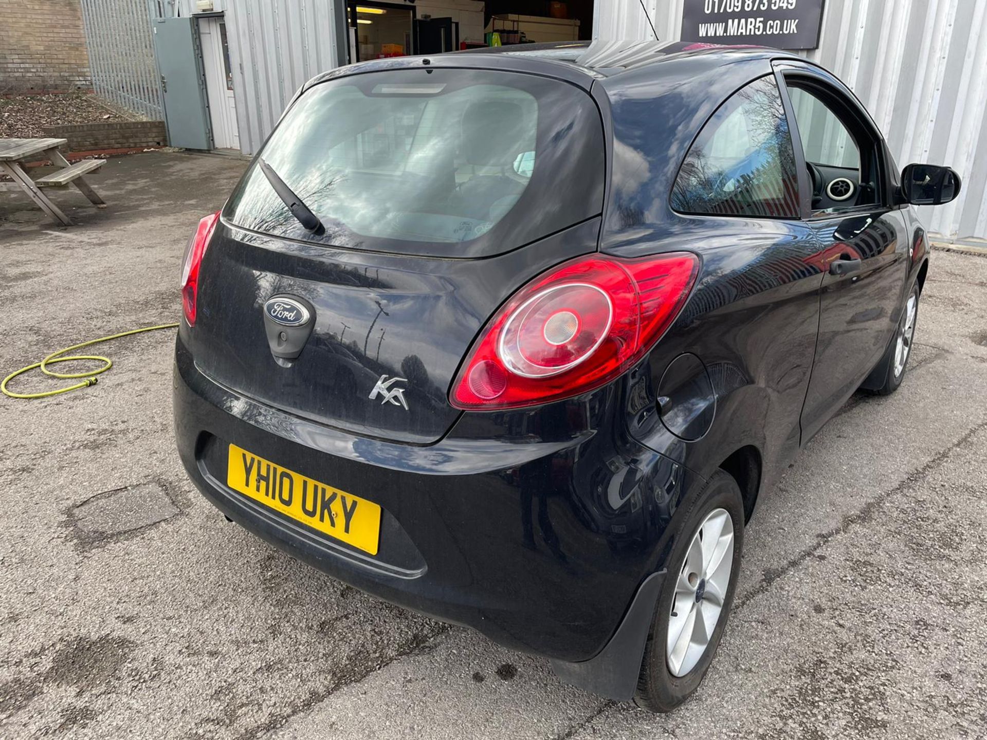 2010 FORD KA STUDIO, BLACK, MANUAL PETROL, 3 DOOR HATCHBACK, 4 PREVIOUS KEEPERS, NO VAT - Image 2 of 10