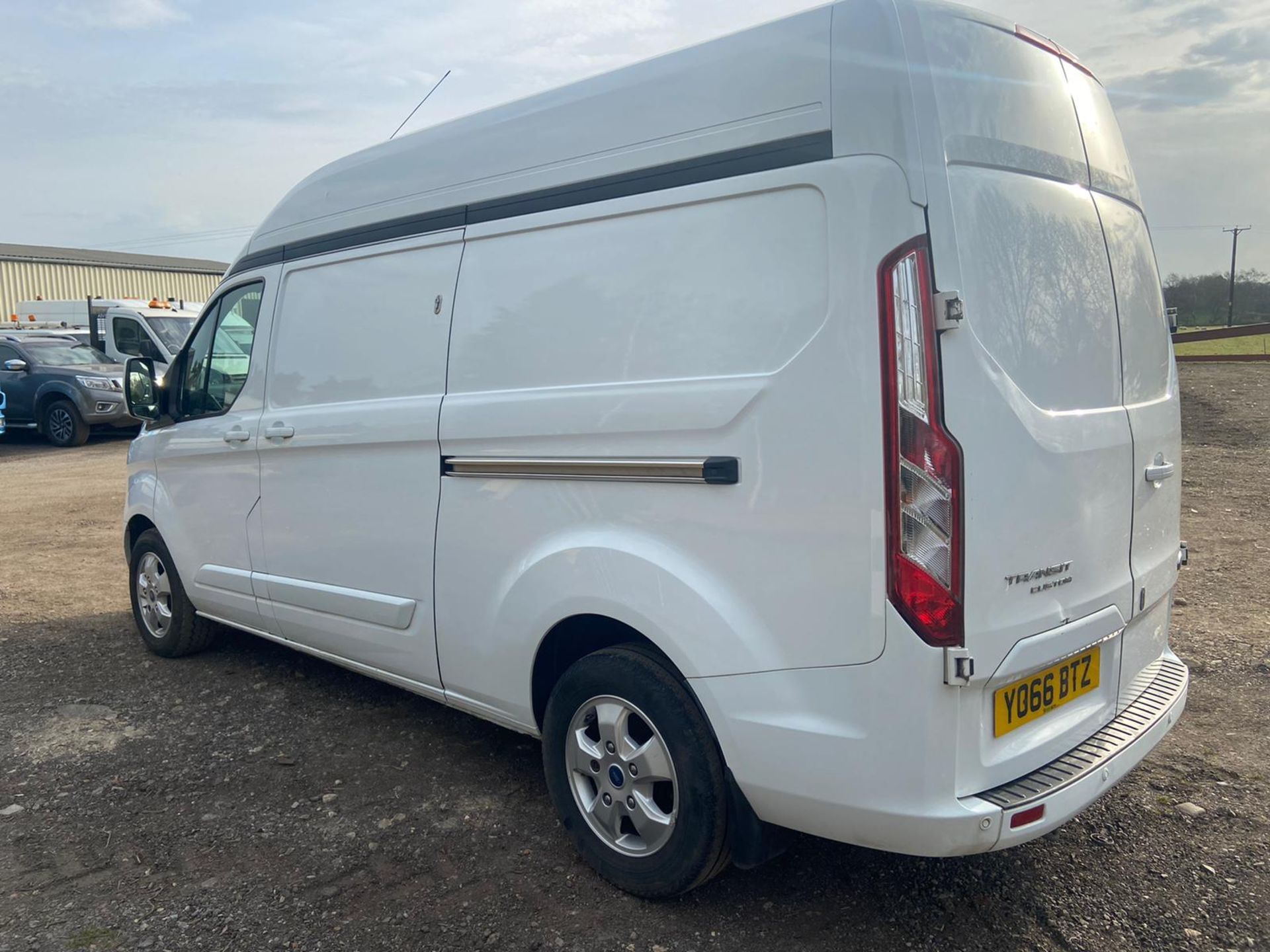 2017 (66) FORD TRANSIT CUSTOM 290 LIMITED, HEATED DRIVES SEATS, AIR CON *PLUS VAT* - Image 5 of 10