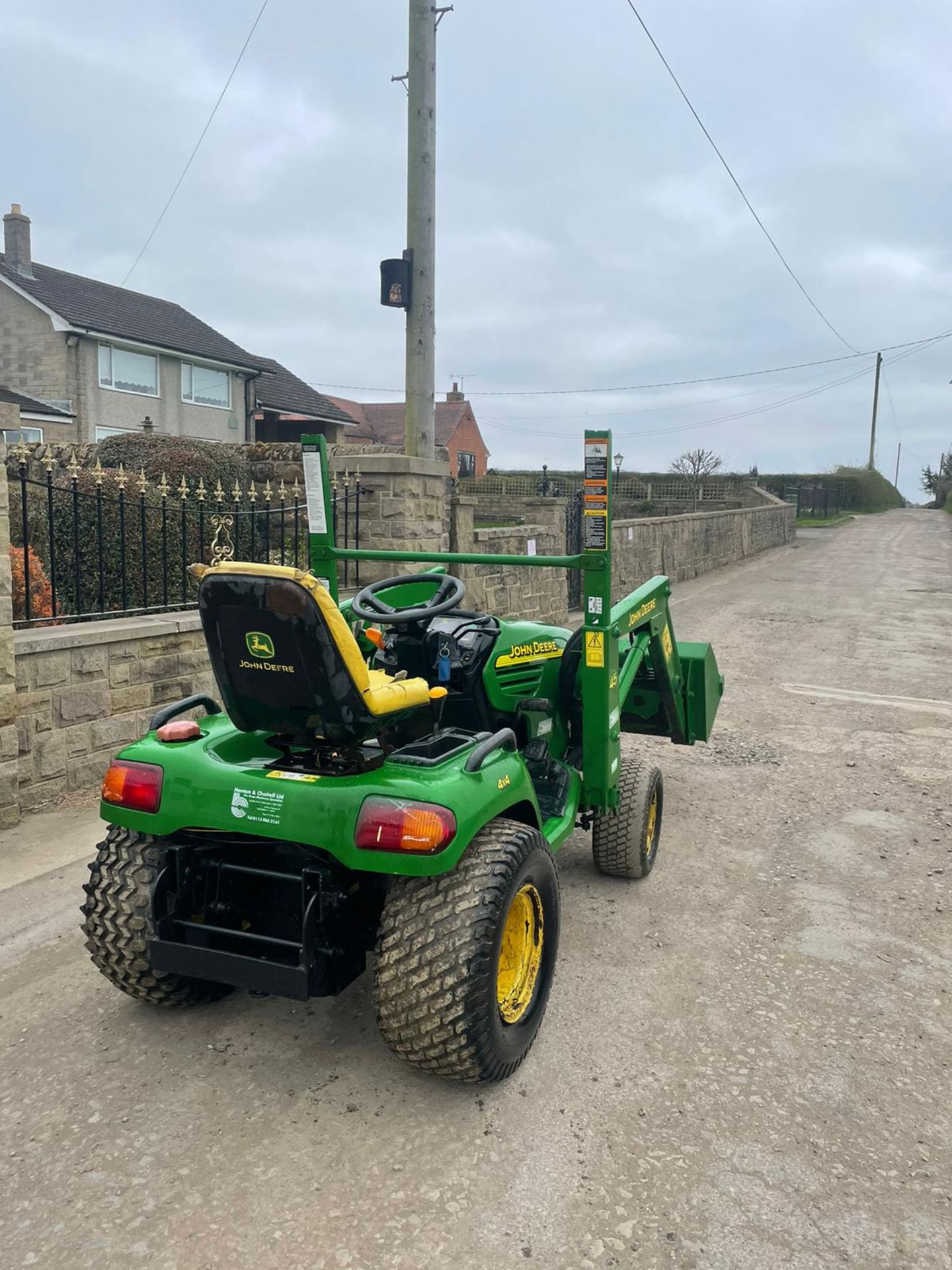 JOHN DEERE X595 COMPACT TRACTOR WITH FRONT LOADER, 4 WHEEL DRIVE, RUNS AND LIFTS *PLUS VAT* - Image 2 of 5