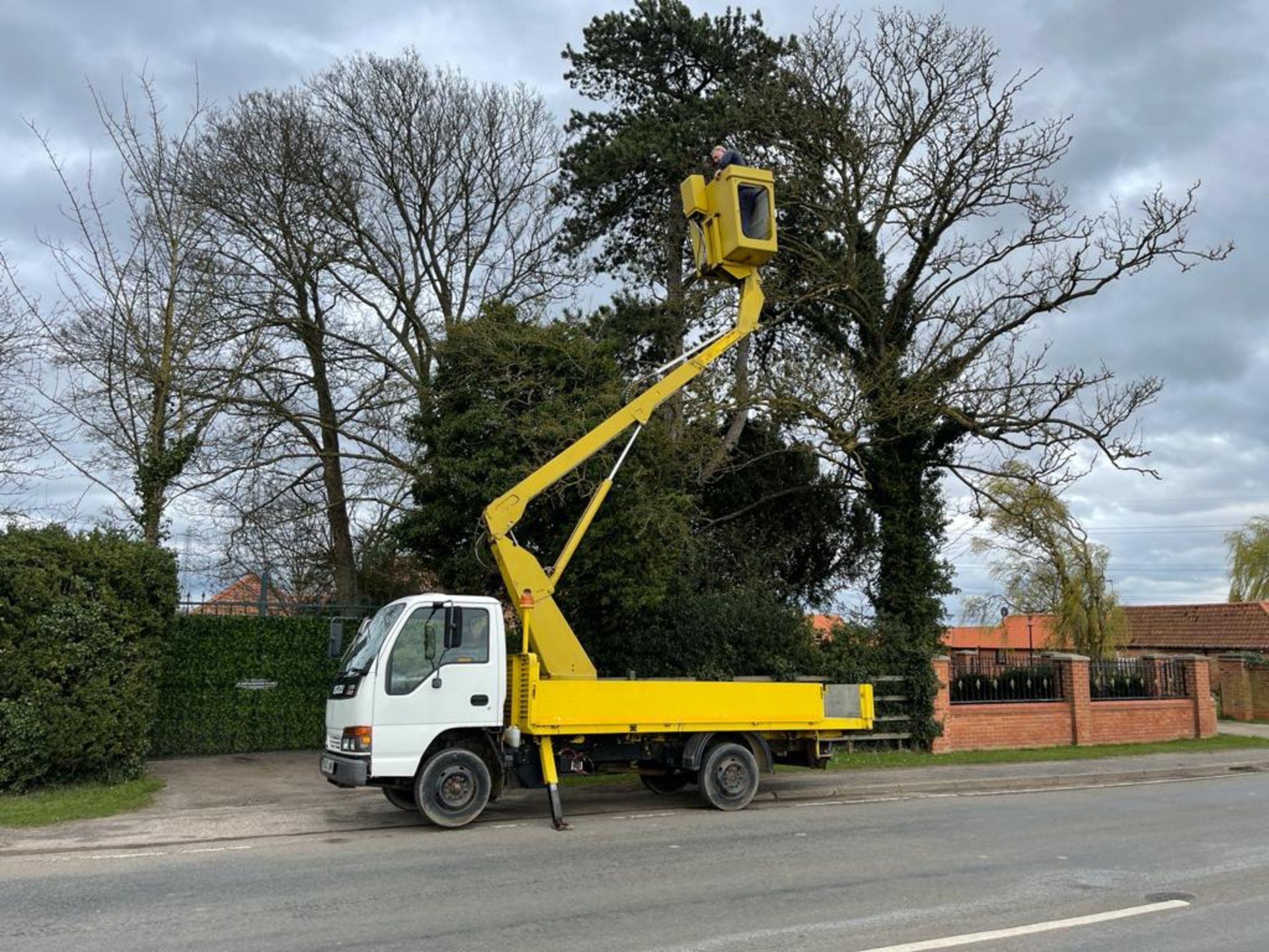 2001 ISUZU N35 CHERRY PICKER 36FT LIFT, ALL WORKING FINE, ENGINE AND GEAR BOX GOOD *PLUS VAT* - Image 7 of 8