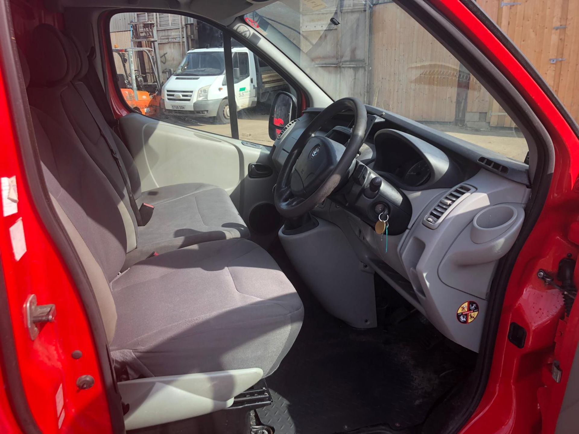 2013 VAUXHALL VIVARO 2900 ECOFLEX CDTI LWB, PANEL VAN, DIESEL, LOW MILEAGE *PLUS VAT* - Image 11 of 12