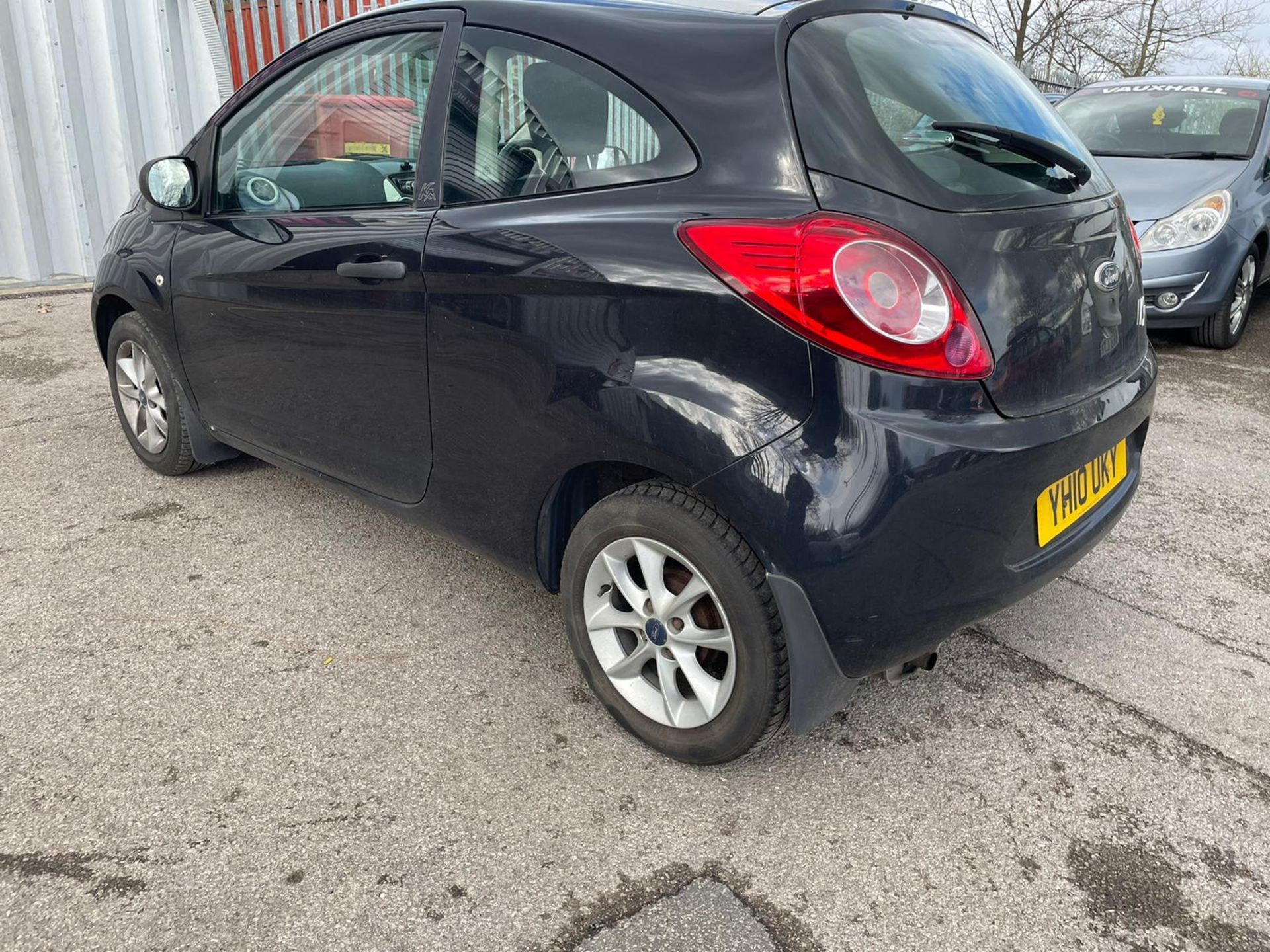 2010 FORD KA STUDIO, BLACK, MANUAL PETROL, 3 DOOR HATCHBACK, 4 PREVIOUS KEEPERS, NO VAT - Image 4 of 10