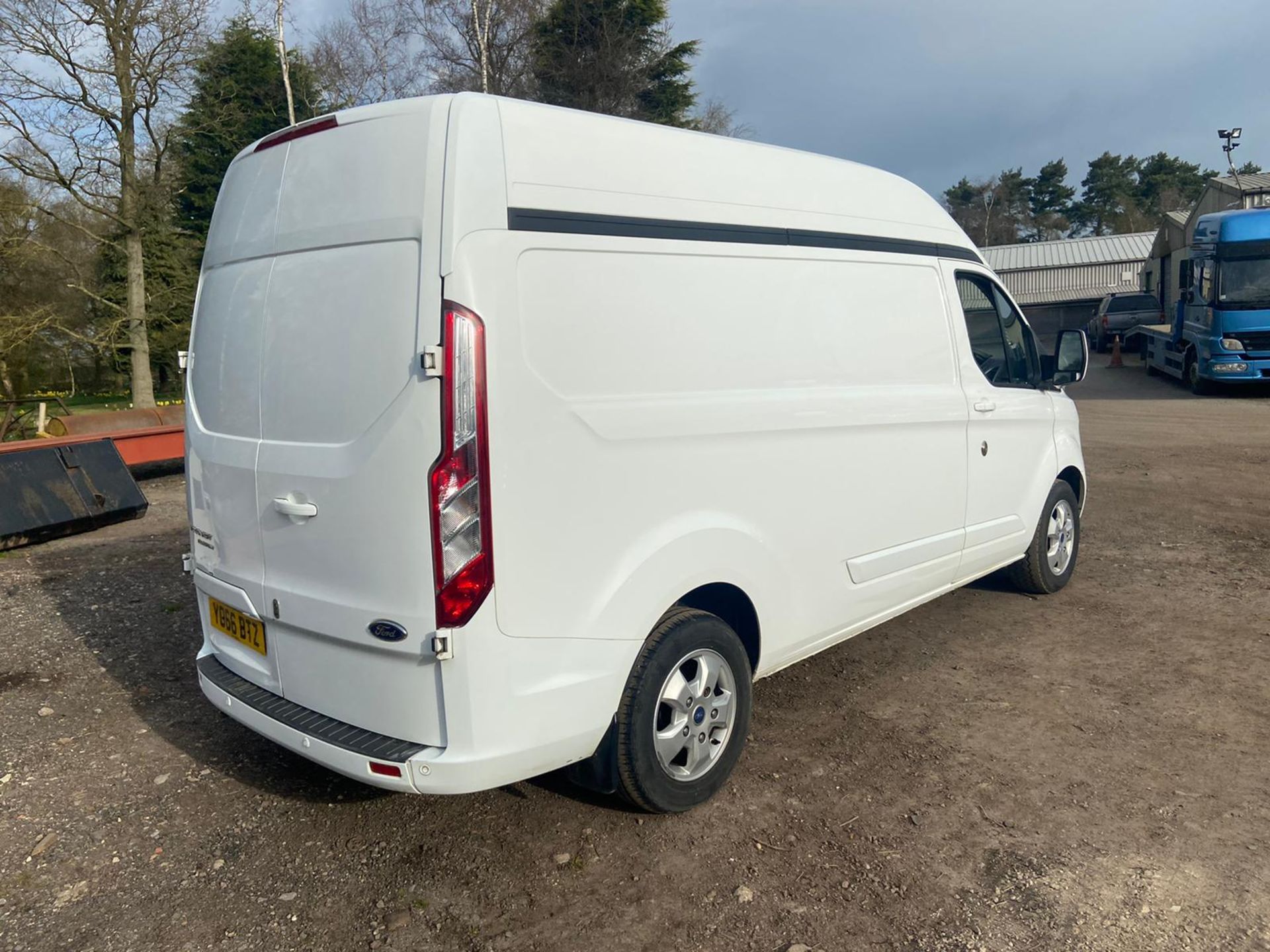 2017 (66) FORD TRANSIT CUSTOM 290 LIMITED, HEATED DRIVES SEATS, AIR CON *PLUS VAT* - Image 7 of 10