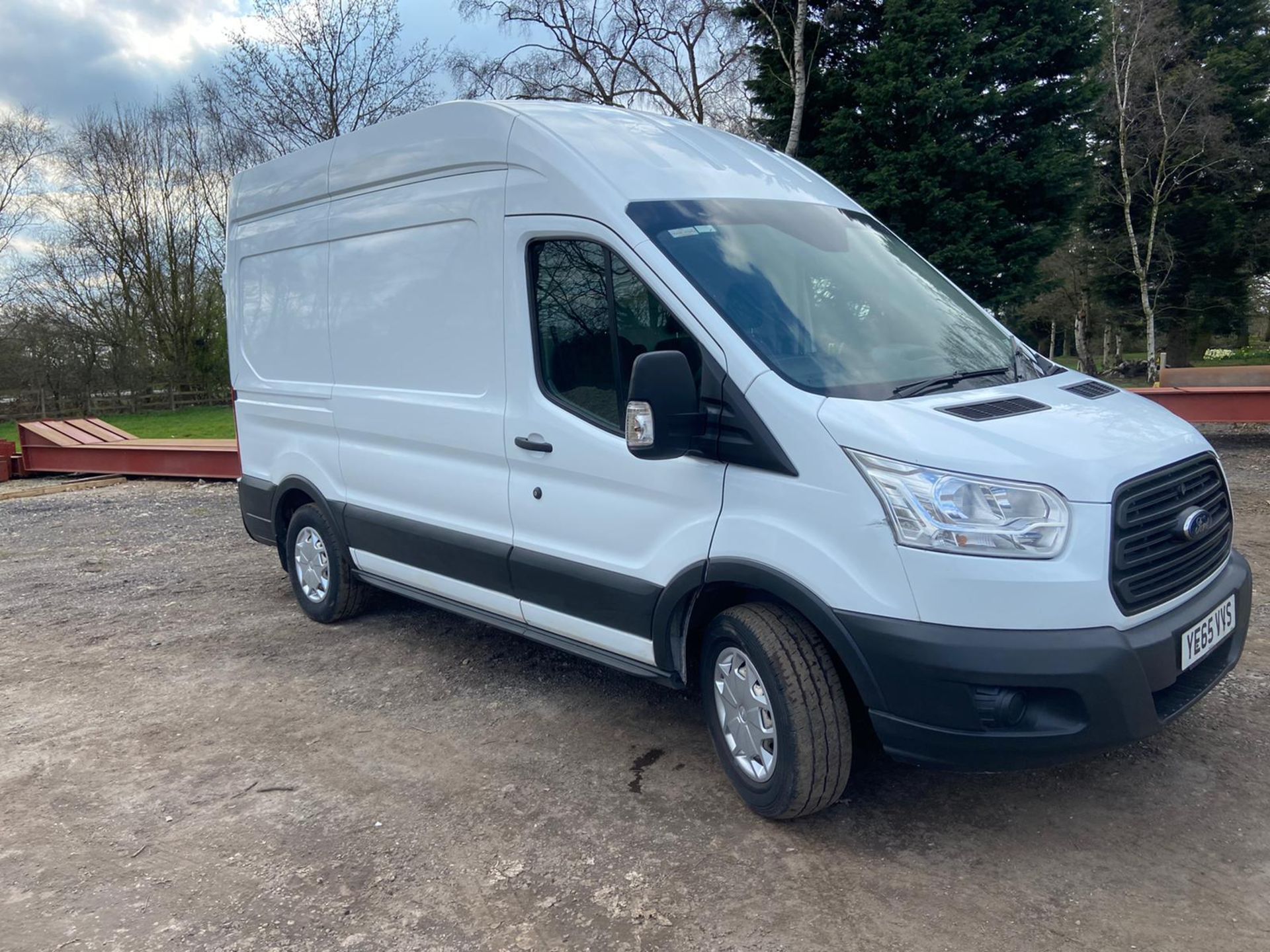 2015/65 REG FORD TRANSIT 350 2.2 DIESEL WORKSHOP PANEL VAN, SHOWING 0 FORMER KEEPERS *PLUS VAT* - Image 2 of 14