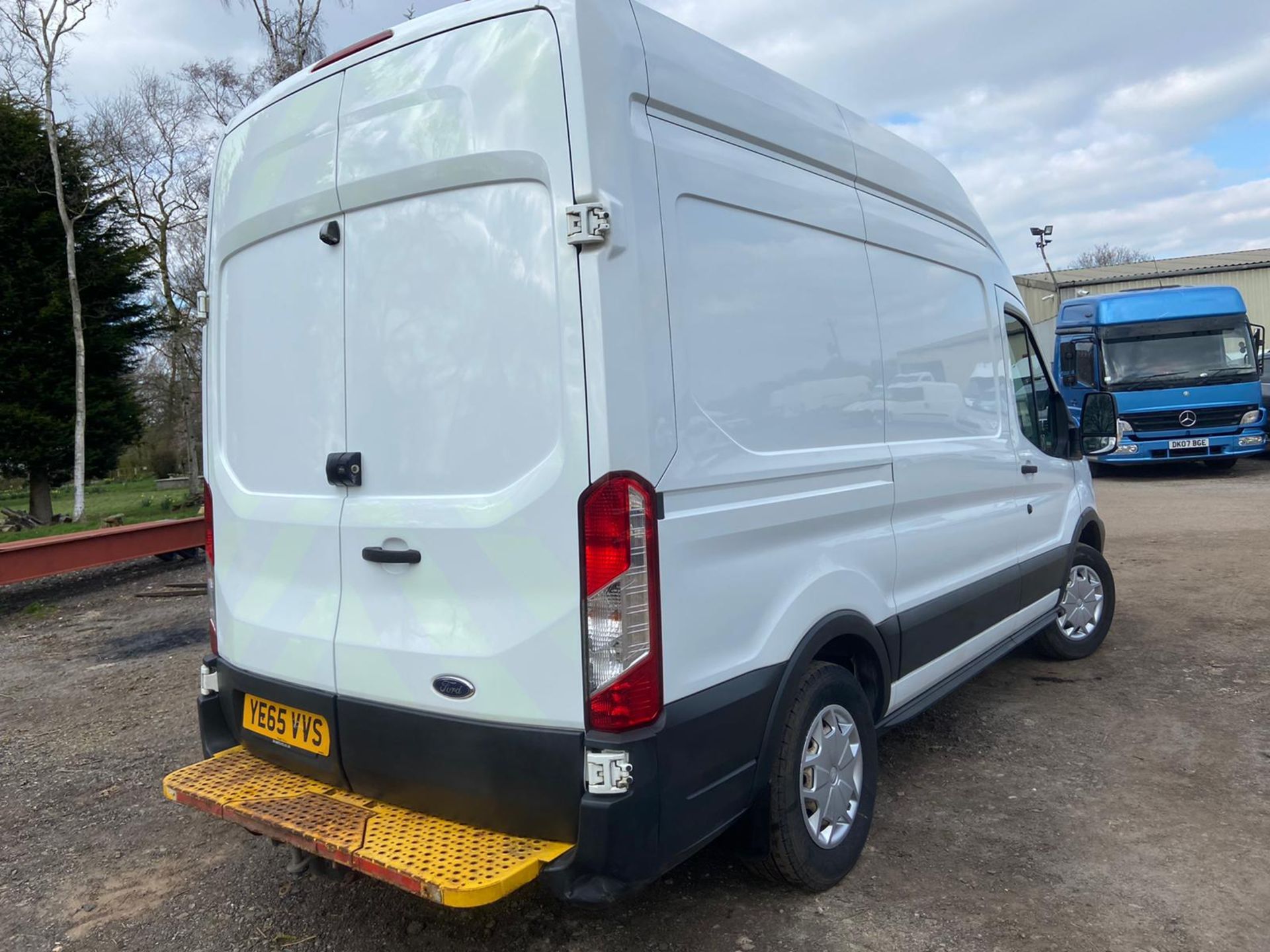 2015/65 REG FORD TRANSIT 350 2.2 DIESEL WORKSHOP PANEL VAN, SHOWING 0 FORMER KEEPERS *PLUS VAT* - Image 6 of 14