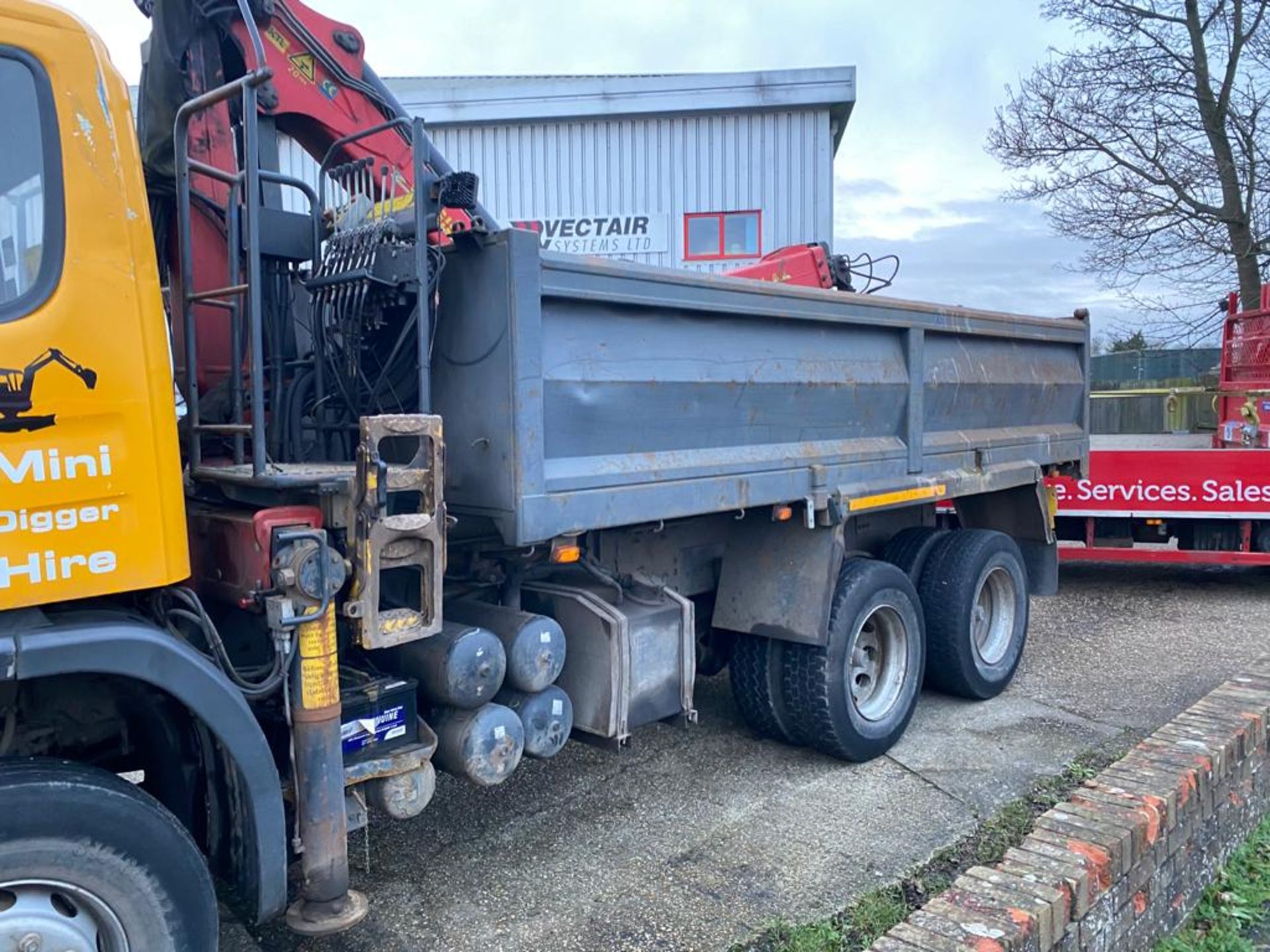 2008/08 REG SCANIA P-SRS C-CLASS P 340 CB 6X4 DAY YELLOW DIESEL GRAB TIPPER - *PLUS VAT - Image 3 of 4