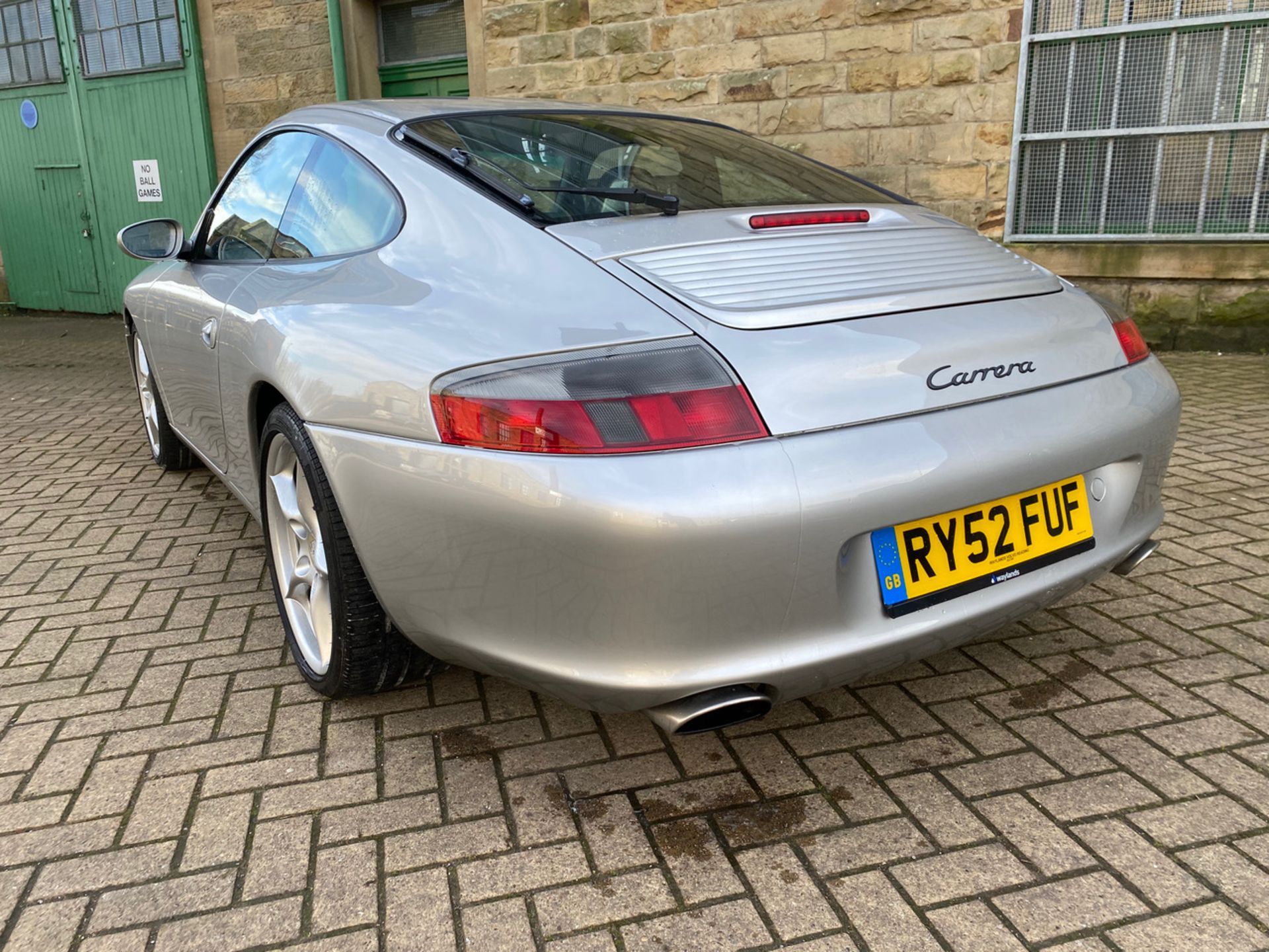 2003/52 REG PORSCHE 911 CARRERA 2 3.6 PETROL SILVER COUPE, SHOWING 3 FORMER KEEPERS *NO VAT* - Image 7 of 19