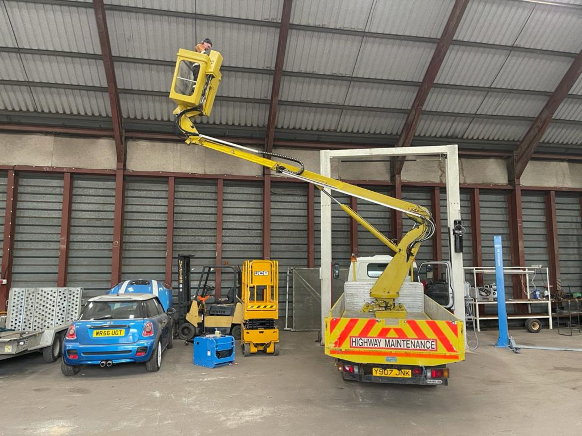 2001 ISUZU N35 CHERRY PICKER 36FT LIFT, ALL WORKING FINE, ENGINE AND GEAR BOX GOOD *PLUS VAT* - Image 5 of 8