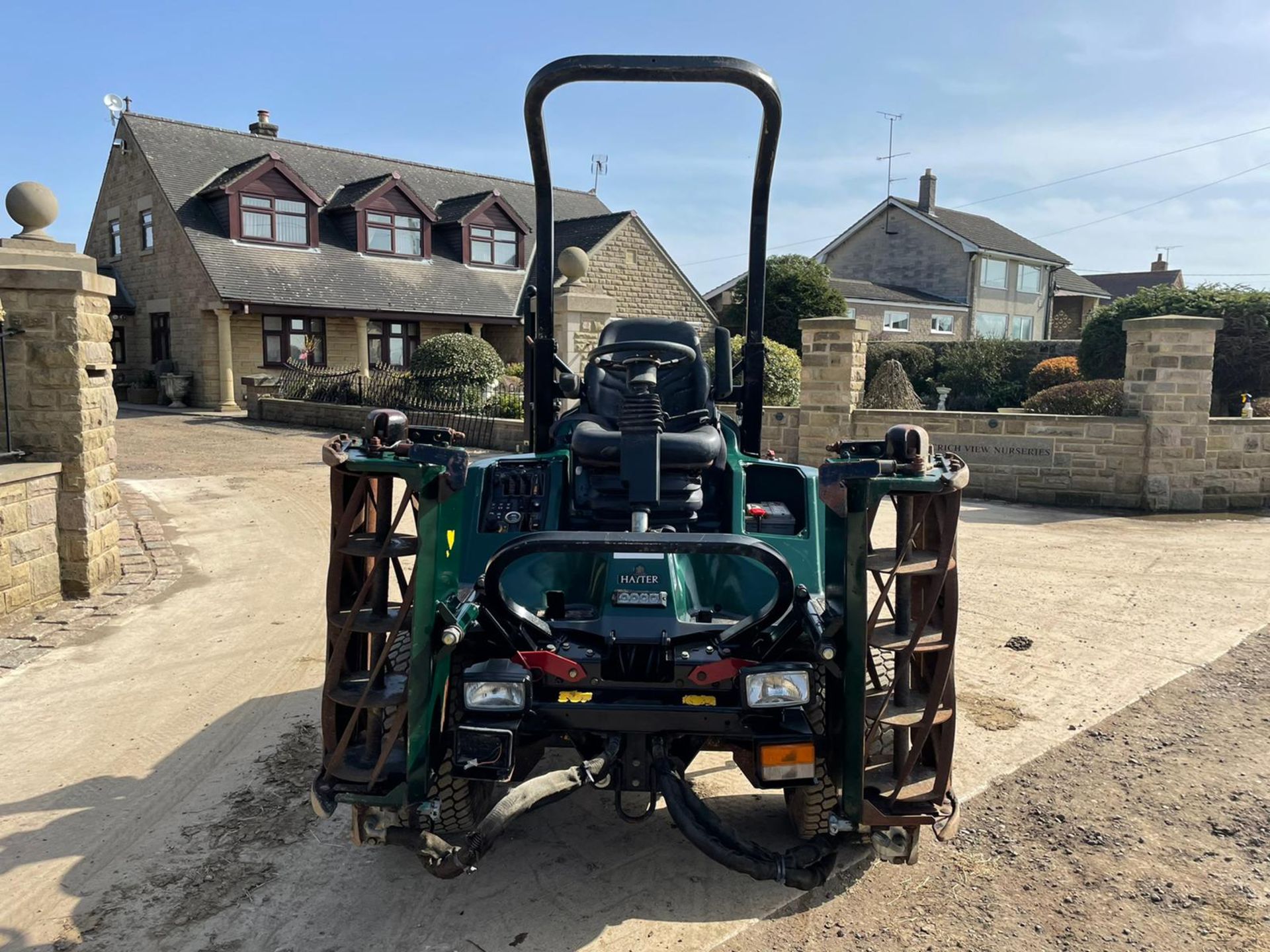 2009 HAYTER LT324 CYLINDER MOWER, ROLL BAR, HYDROSTATIC, LOW 2630 HOURS *PLUS VAT* - Image 6 of 7