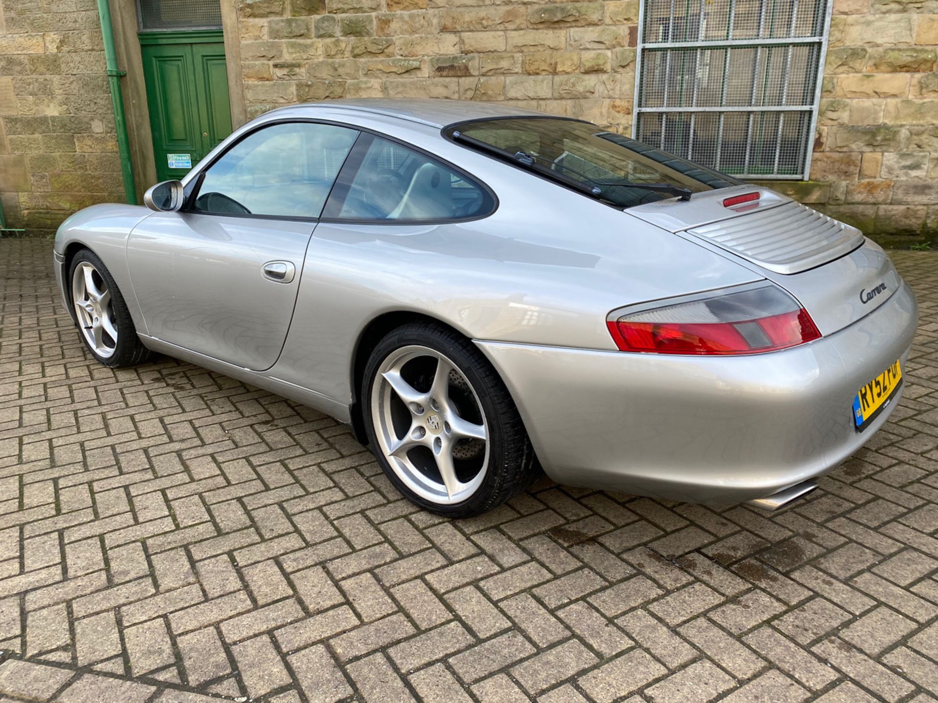 2003/52 REG PORSCHE 911 CARRERA 2 3.6 PETROL SILVER COUPE, SHOWING 3 FORMER KEEPERS *NO VAT* - Image 5 of 19