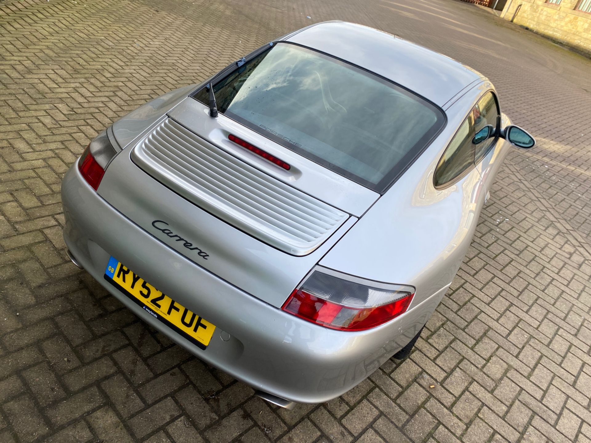 2003/52 REG PORSCHE 911 CARRERA 2 3.6 PETROL SILVER COUPE, SHOWING 3 FORMER KEEPERS *NO VAT* - Image 8 of 19