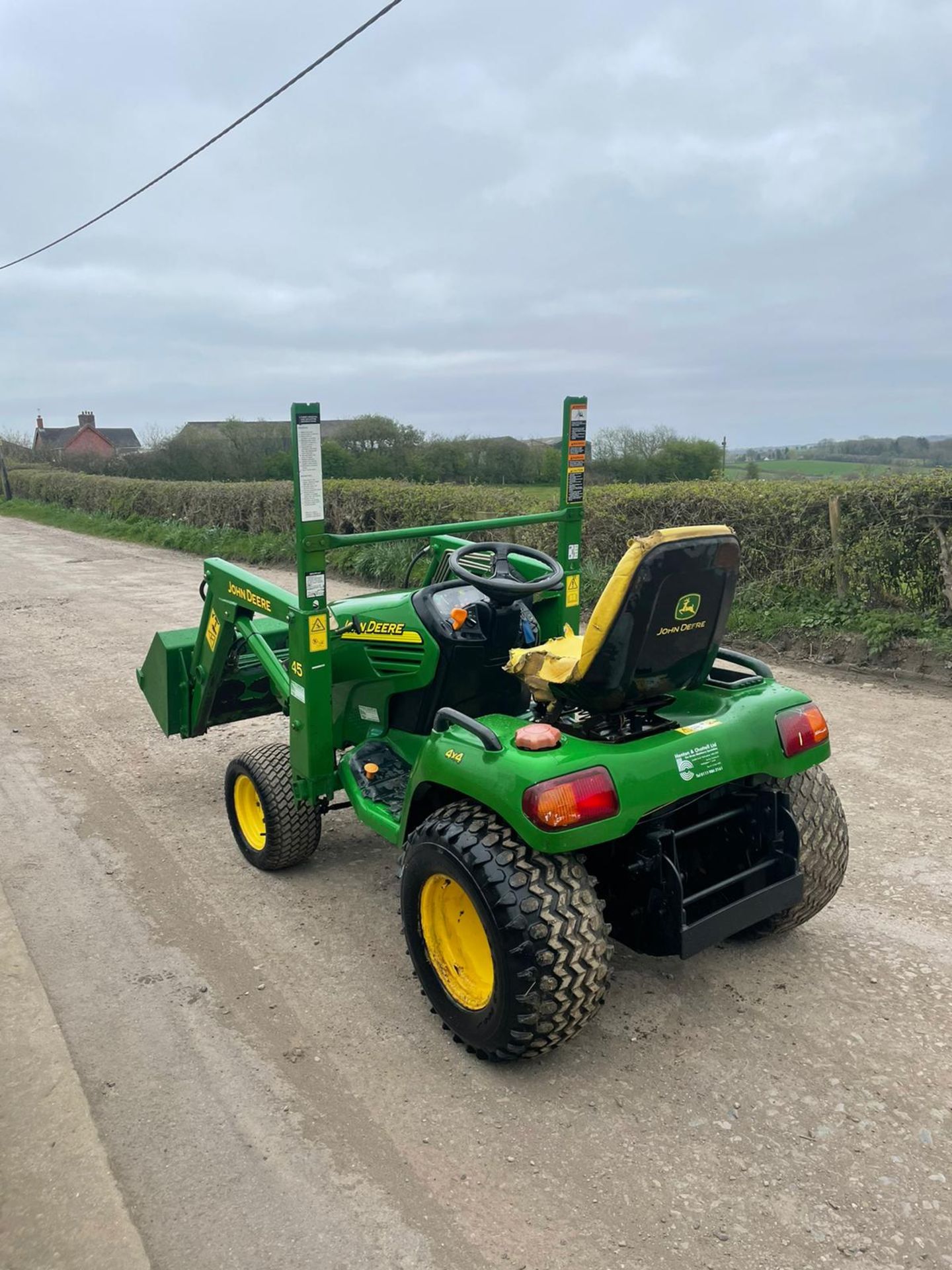 JOHN DEERE X595 COMPACT TRACTOR WITH FRONT LOADER, 4 WHEEL DRIVE, RUNS AND LIFTS *PLUS VAT* - Image 5 of 5