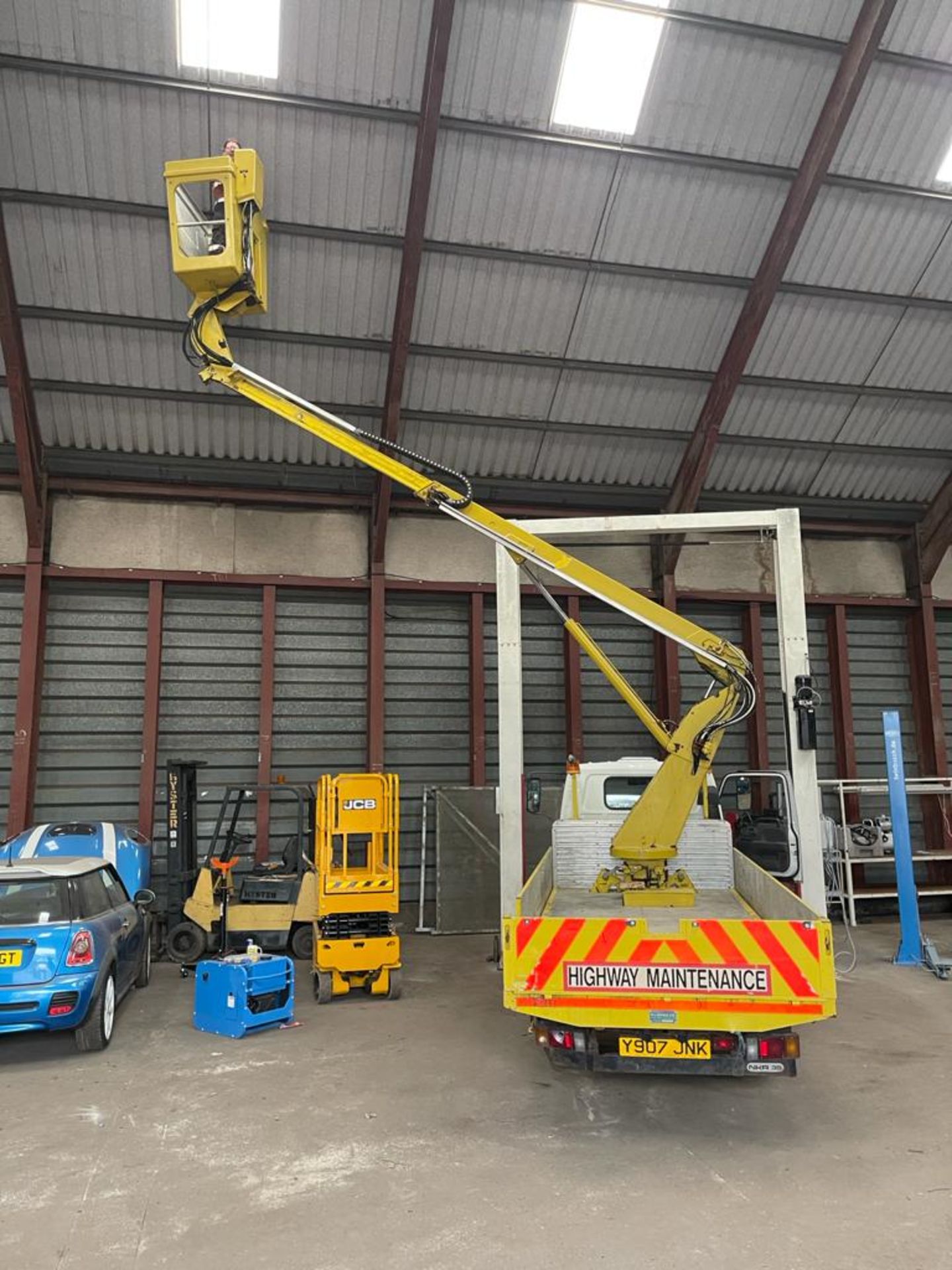 2001 ISUZU N35 CHERRY PICKER 36FT LIFT, ALL WORKING FINE, ENGINE AND GEAR BOX GOOD *PLUS VAT* - Image 4 of 8