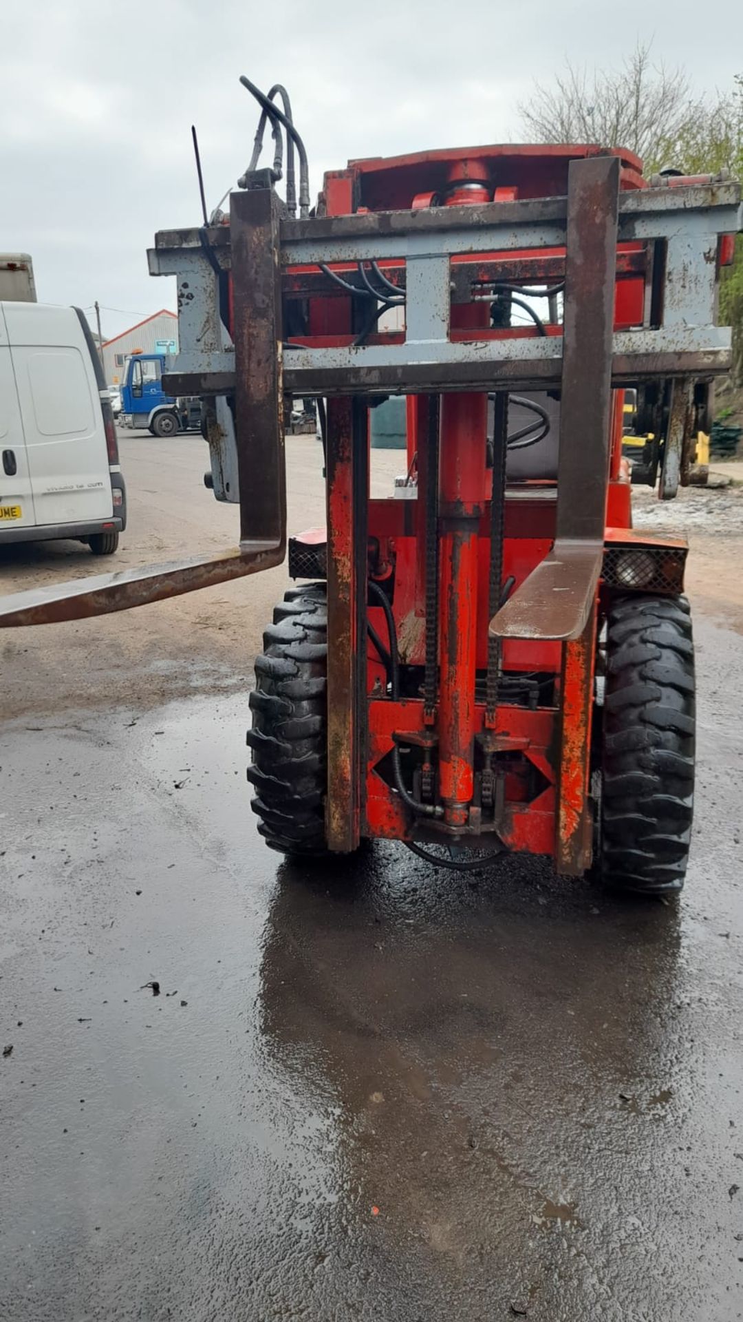 MANITOU MCE-30c 3 TON ROUGH TERRAIN, FORK TRUCK WITH FORKS AND BUCKET *PLUS VAT* - Image 3 of 8