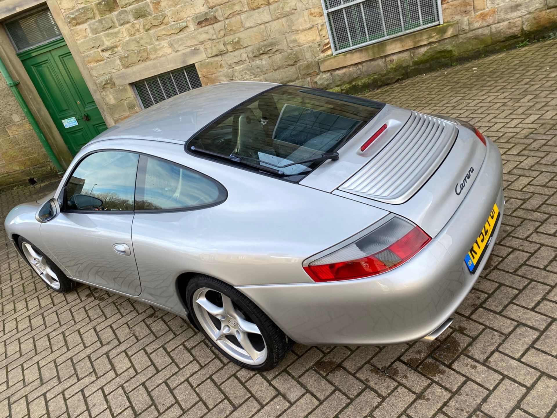 2003/52 REG PORSCHE 911 CARRERA 2 3.6 PETROL SILVER COUPE, SHOWING 3 FORMER KEEPERS *NO VAT* - Image 6 of 19