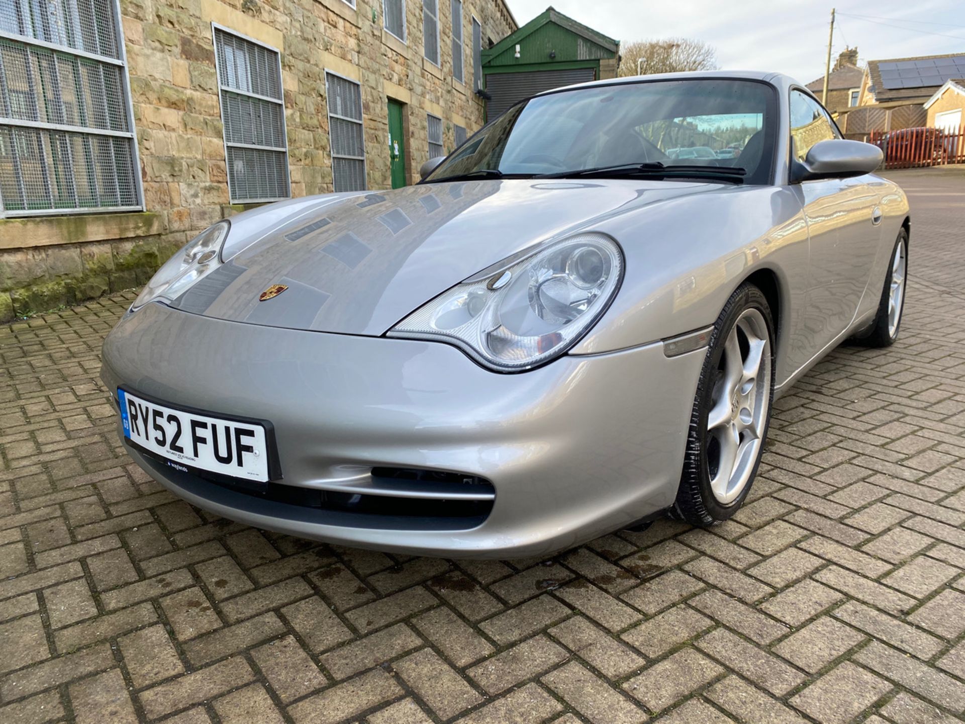 2003/52 REG PORSCHE 911 CARRERA 2 3.6 PETROL SILVER COUPE, SHOWING 3 FORMER KEEPERS *NO VAT* - Image 3 of 19